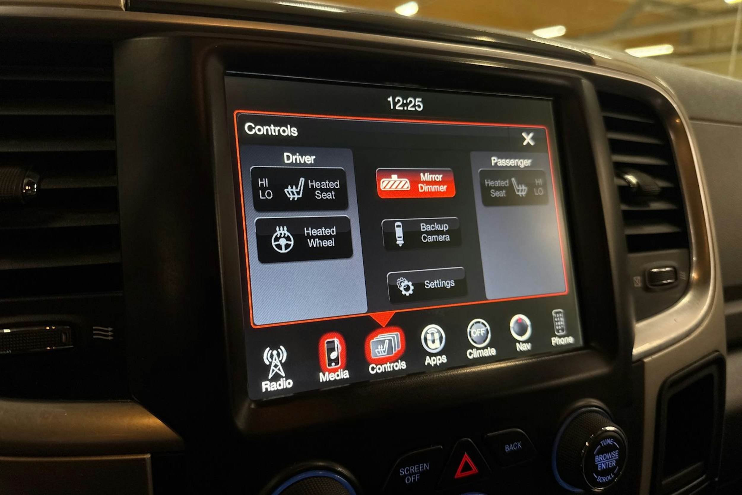 musta Dodge RAM 2017 kuva 21.