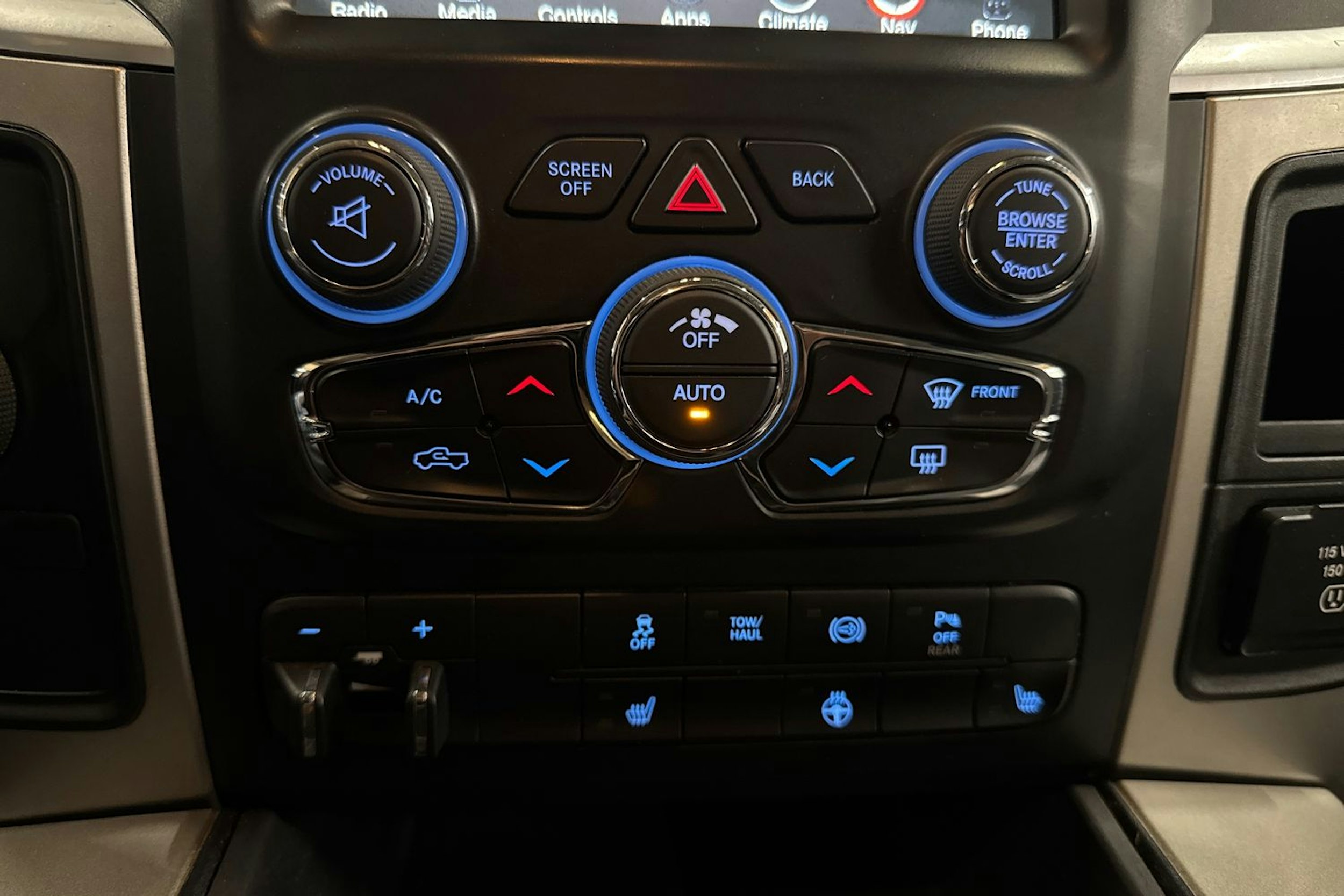 musta Dodge RAM 2017 kuva 25.