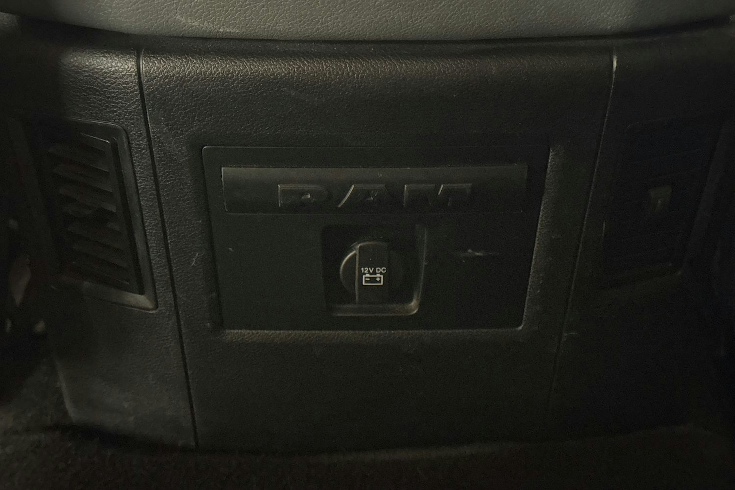 musta Dodge RAM 2017 kuva 28.