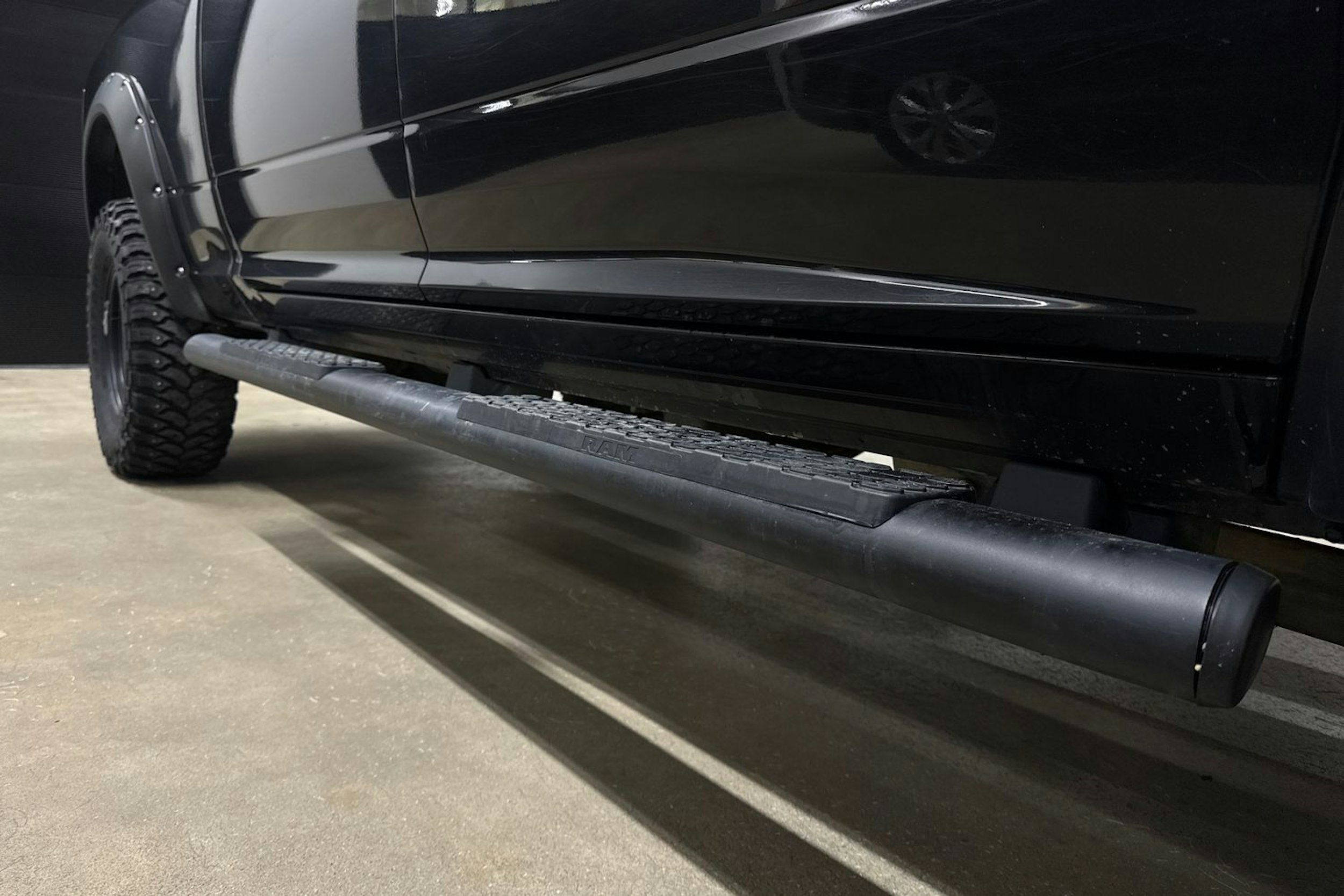 musta Dodge RAM 2017 kuva 34.