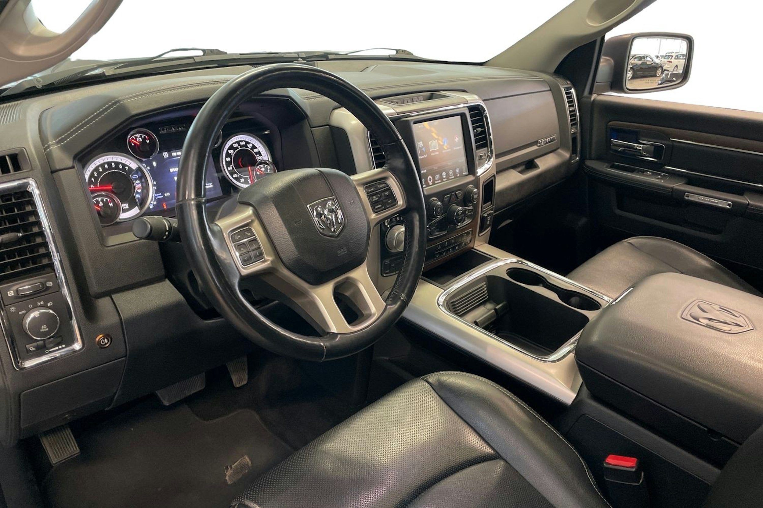 Musta Dodge RAM 2017 kuva 31.