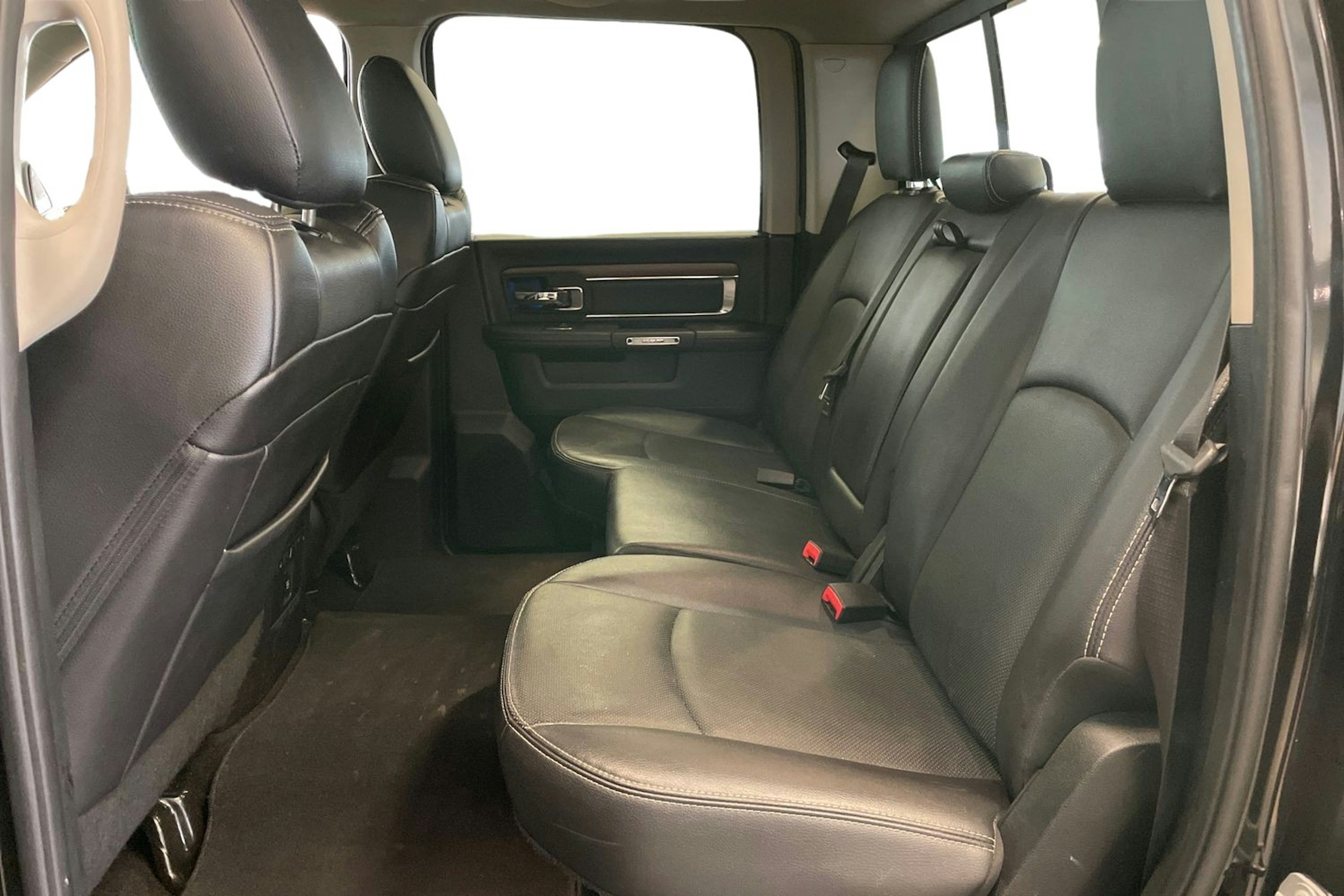 Musta Dodge RAM 2017 kuva 34.