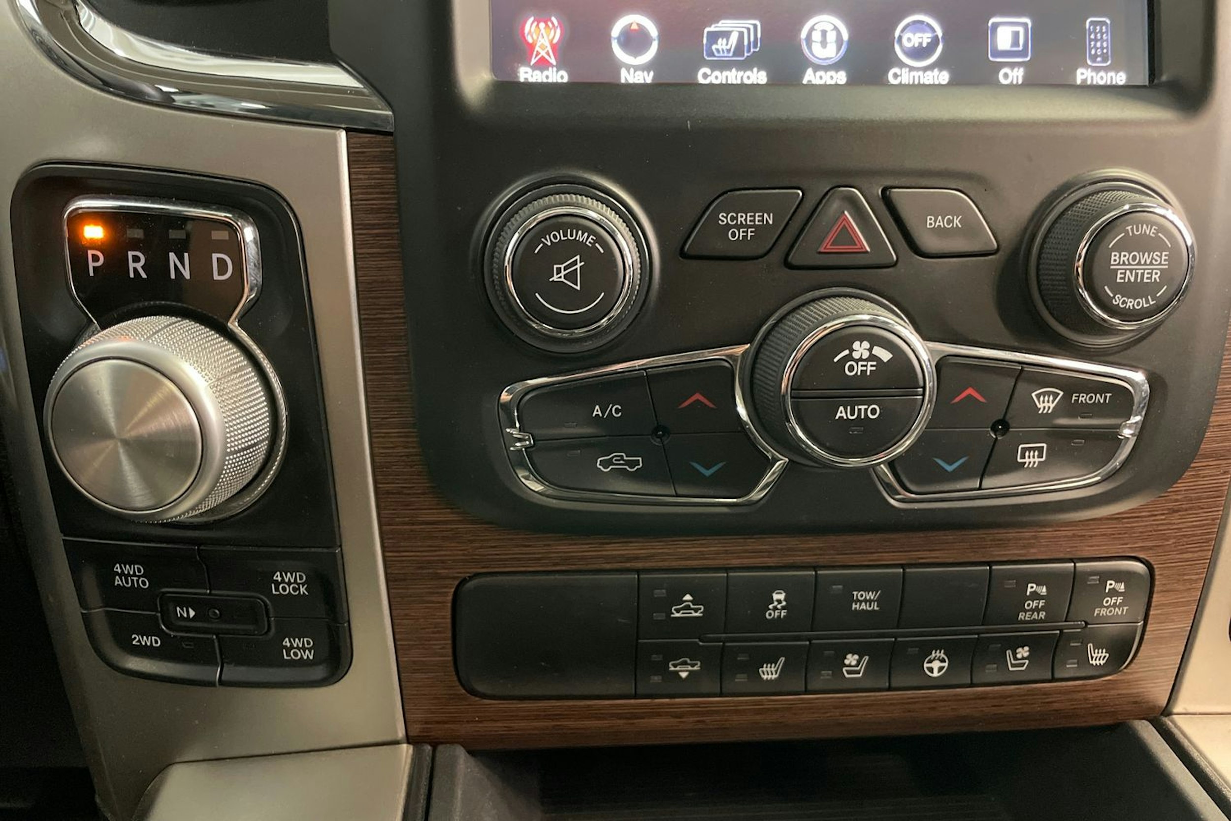 Musta Dodge RAM 2017 kuva 38.