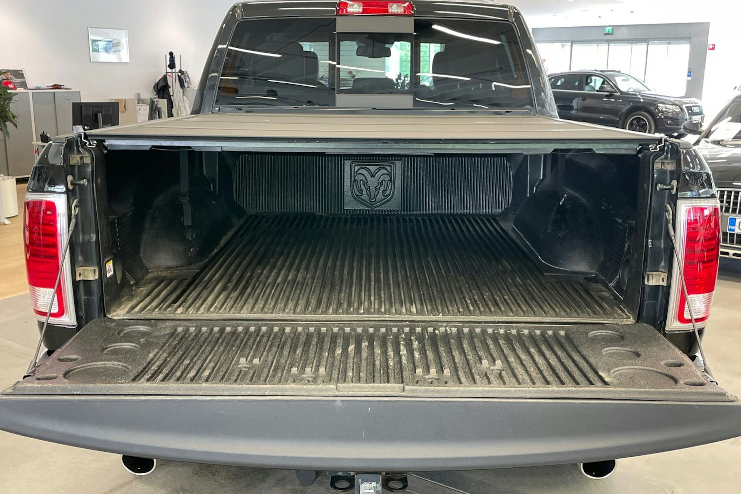 Musta Dodge RAM 2017 kuva 51.