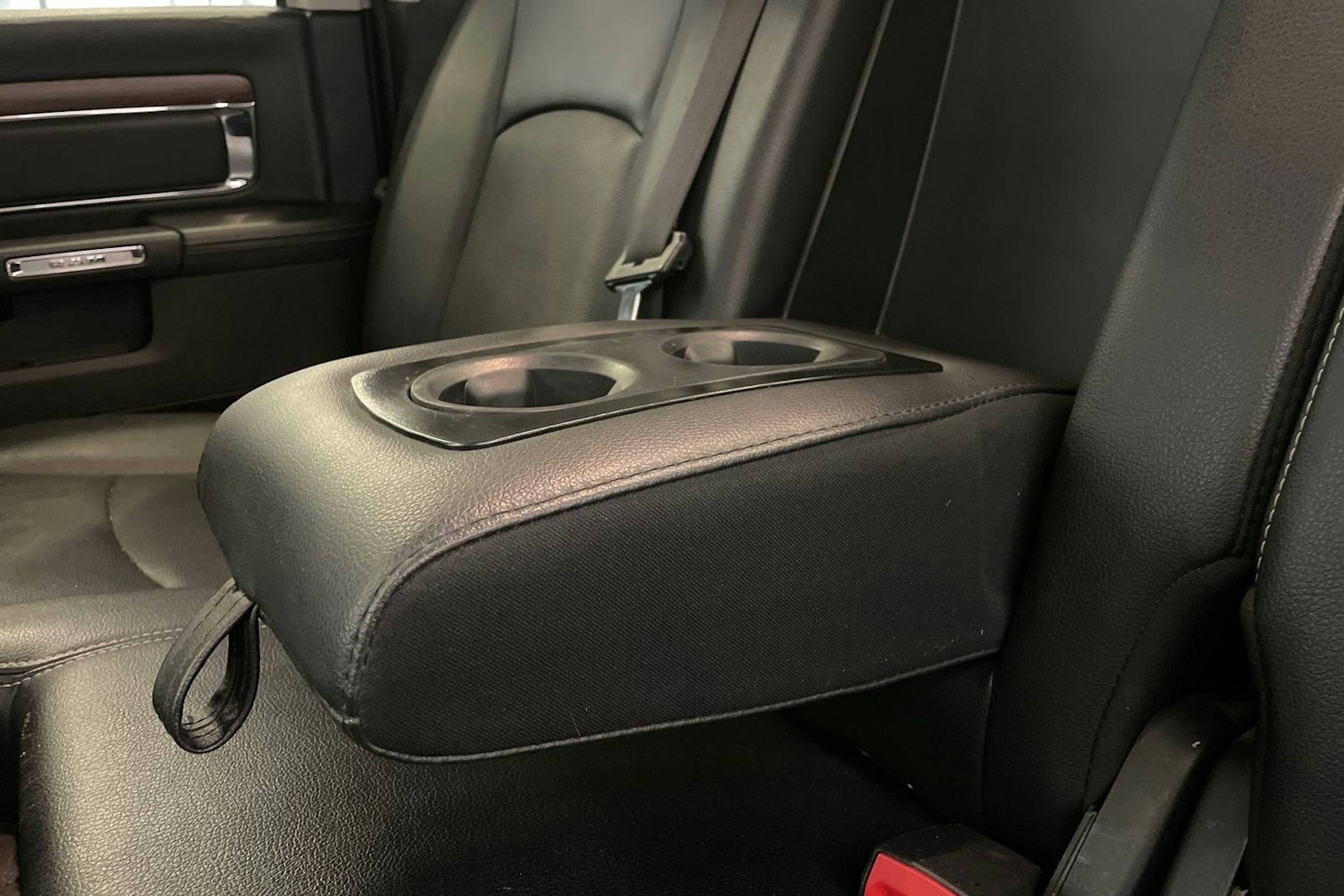 Musta Dodge RAM 2017 kuva 52.