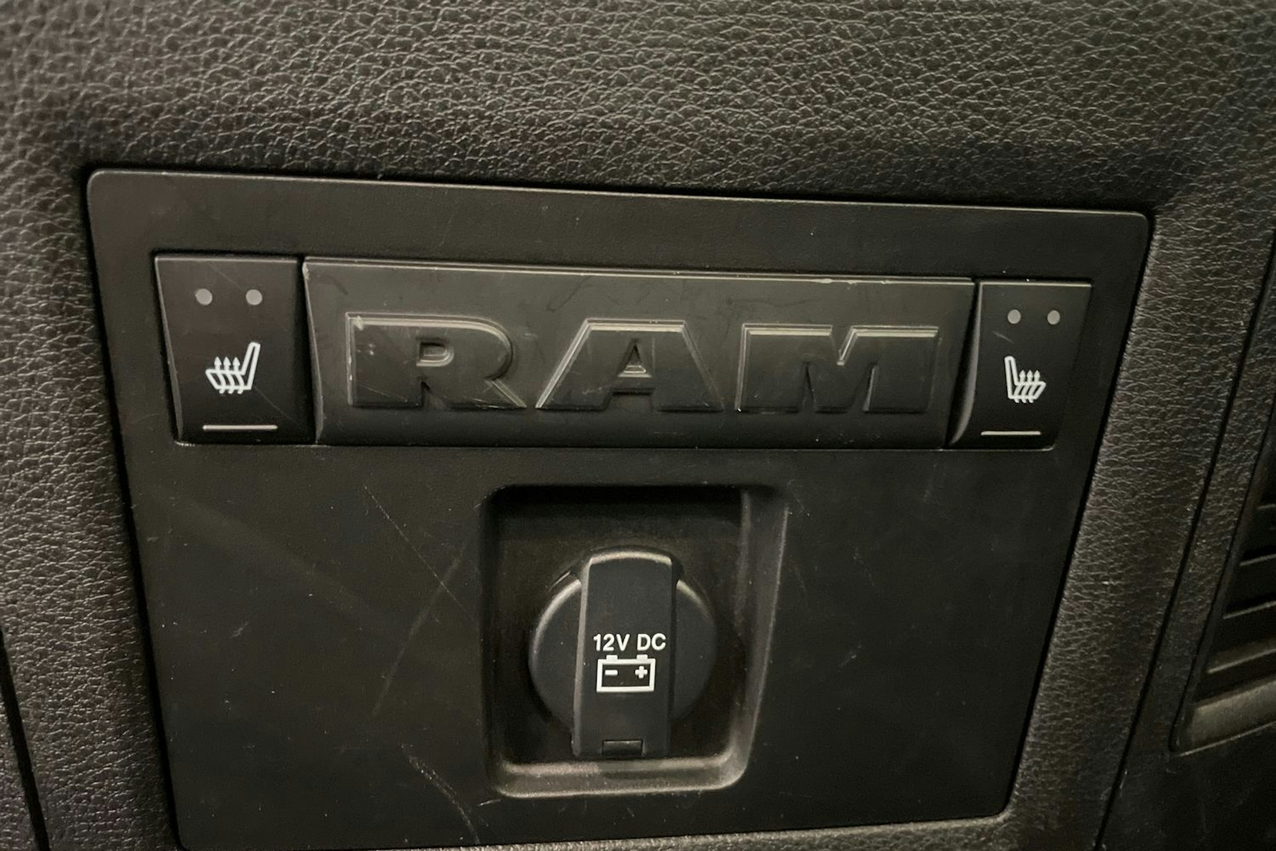 Musta Dodge RAM 2017 kuva 53.