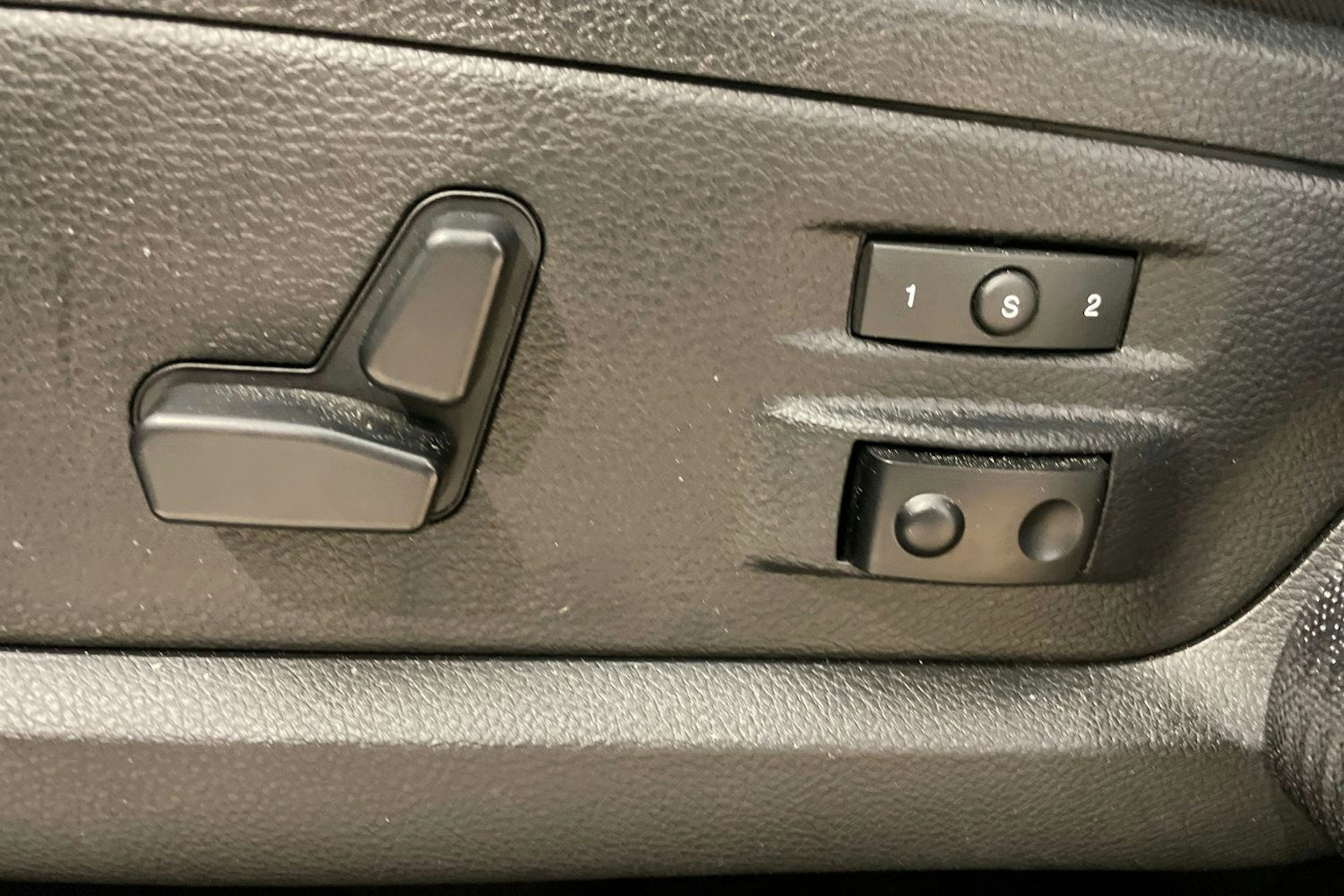 Musta Dodge RAM 2017 kuva 56.