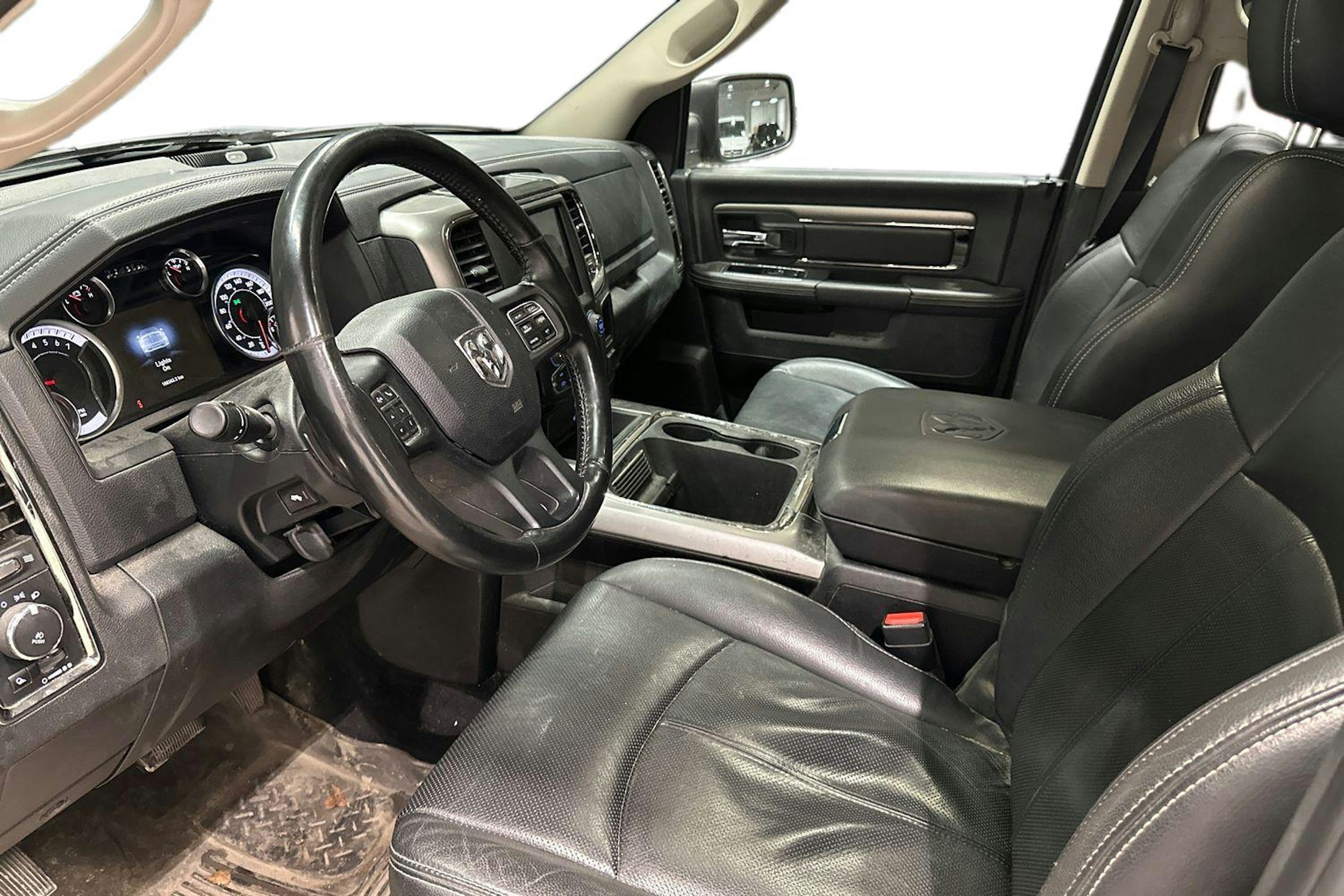 musta Dodge RAM 2018 kuva 3.