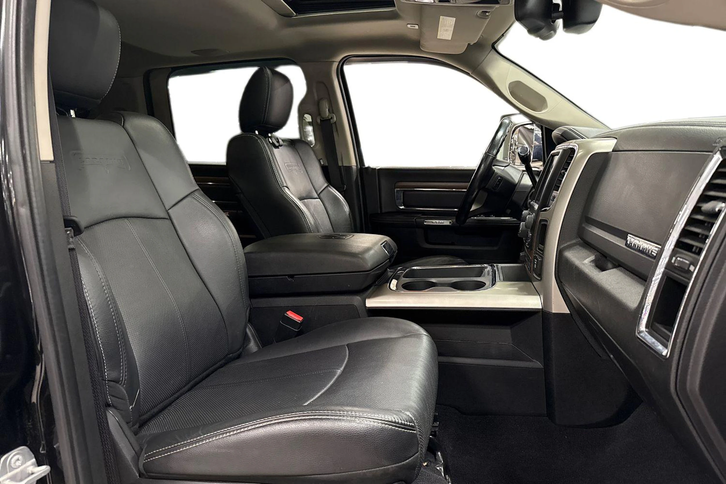 musta Dodge RAM 2018 kuva 11.