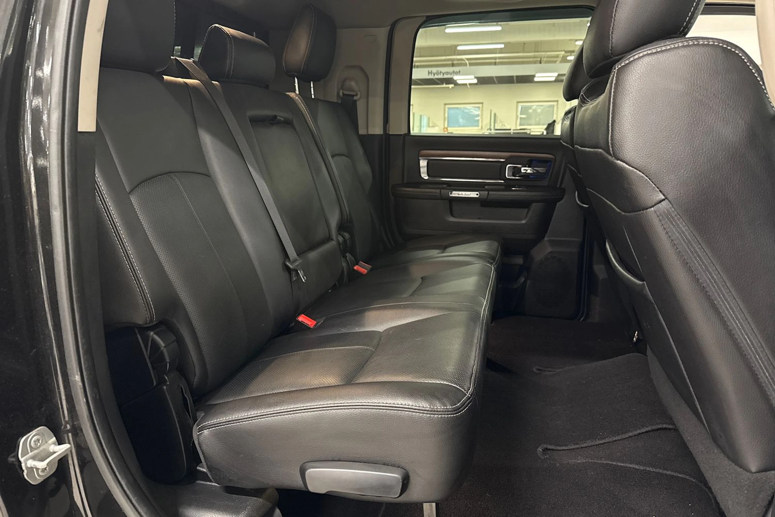musta Dodge RAM 2018 kuva 13.