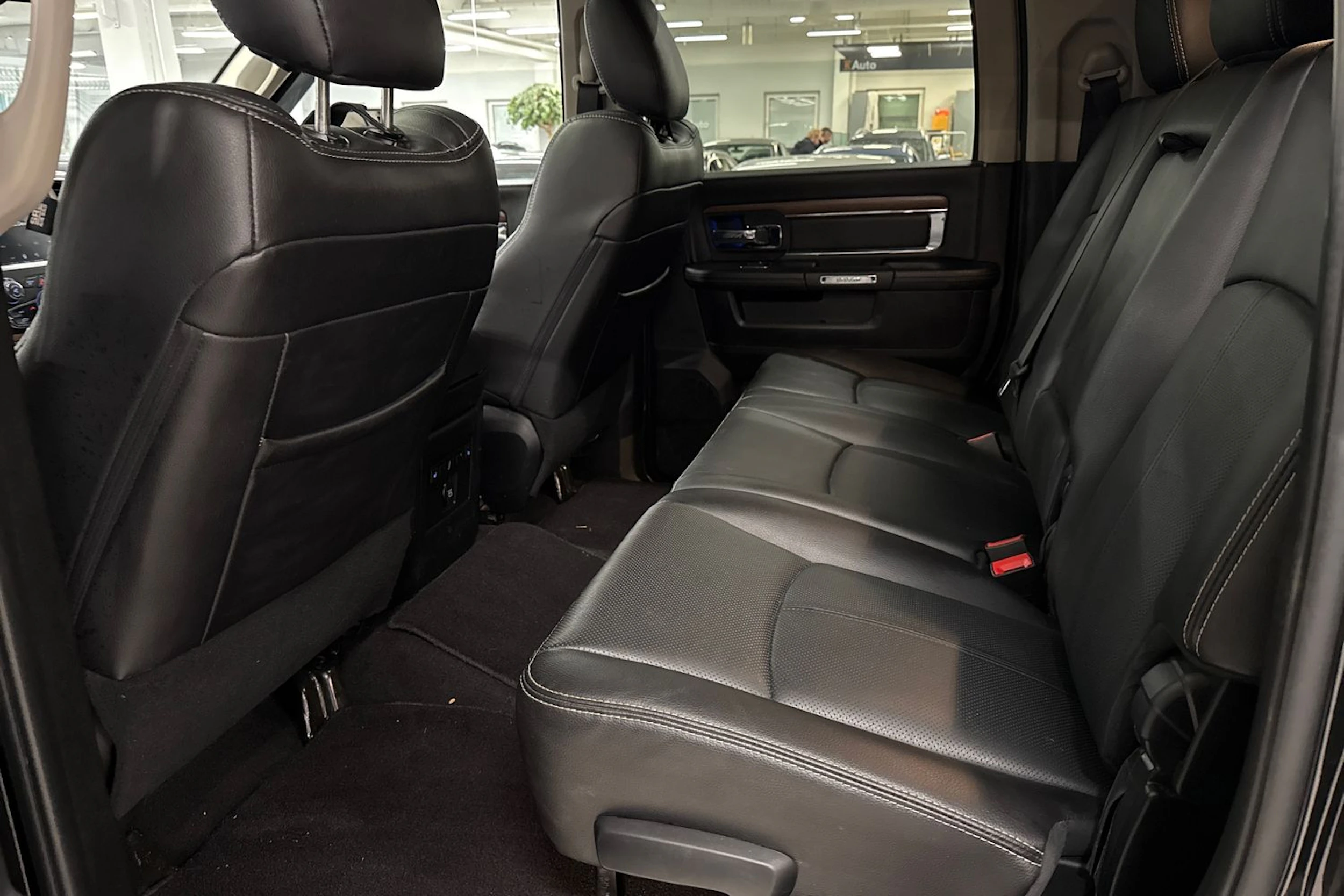 musta Dodge RAM 2018 kuva 16.