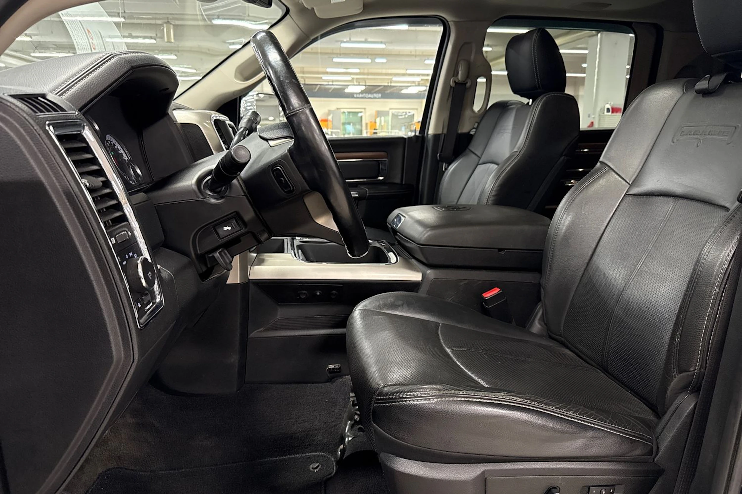 musta Dodge RAM 2018 kuva 17.