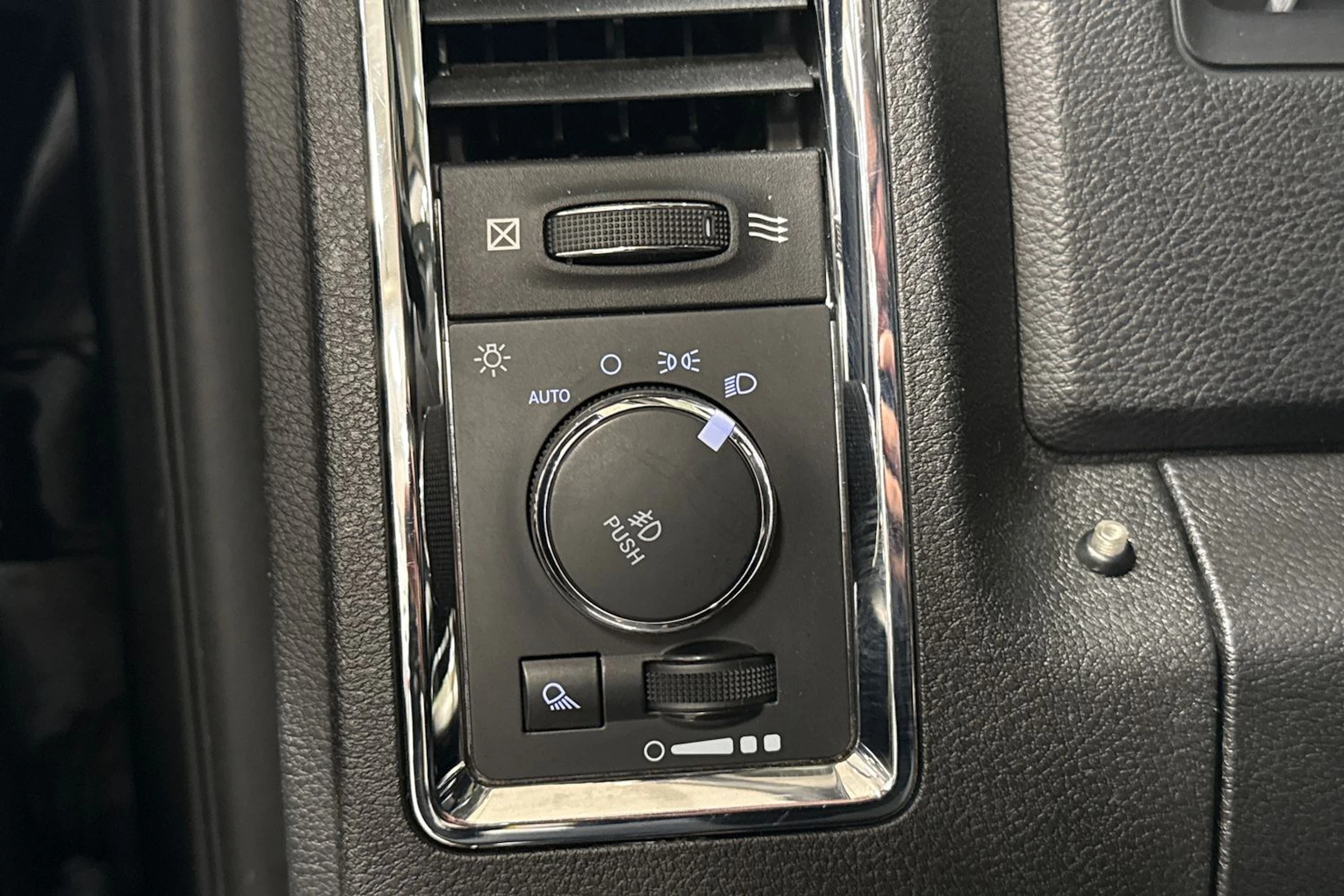musta Dodge RAM 2018 kuva 20.