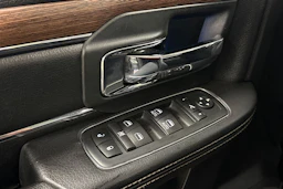 musta Dodge RAM 2018 kuva 22.