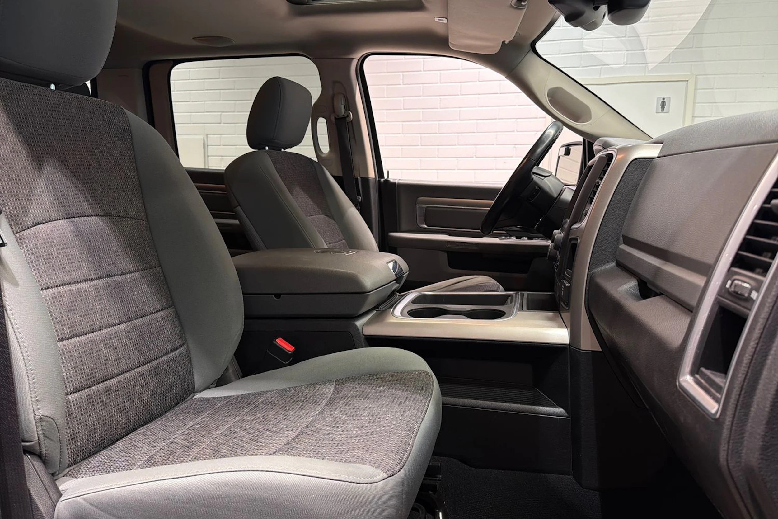 musta Dodge RAM 2019 kuva 25.