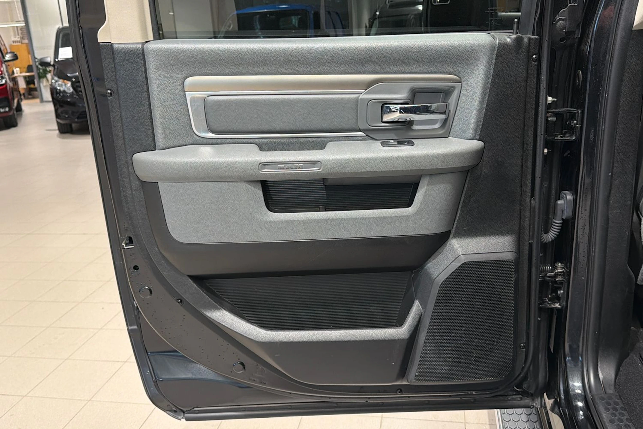 musta Dodge RAM 2019 kuva 34.