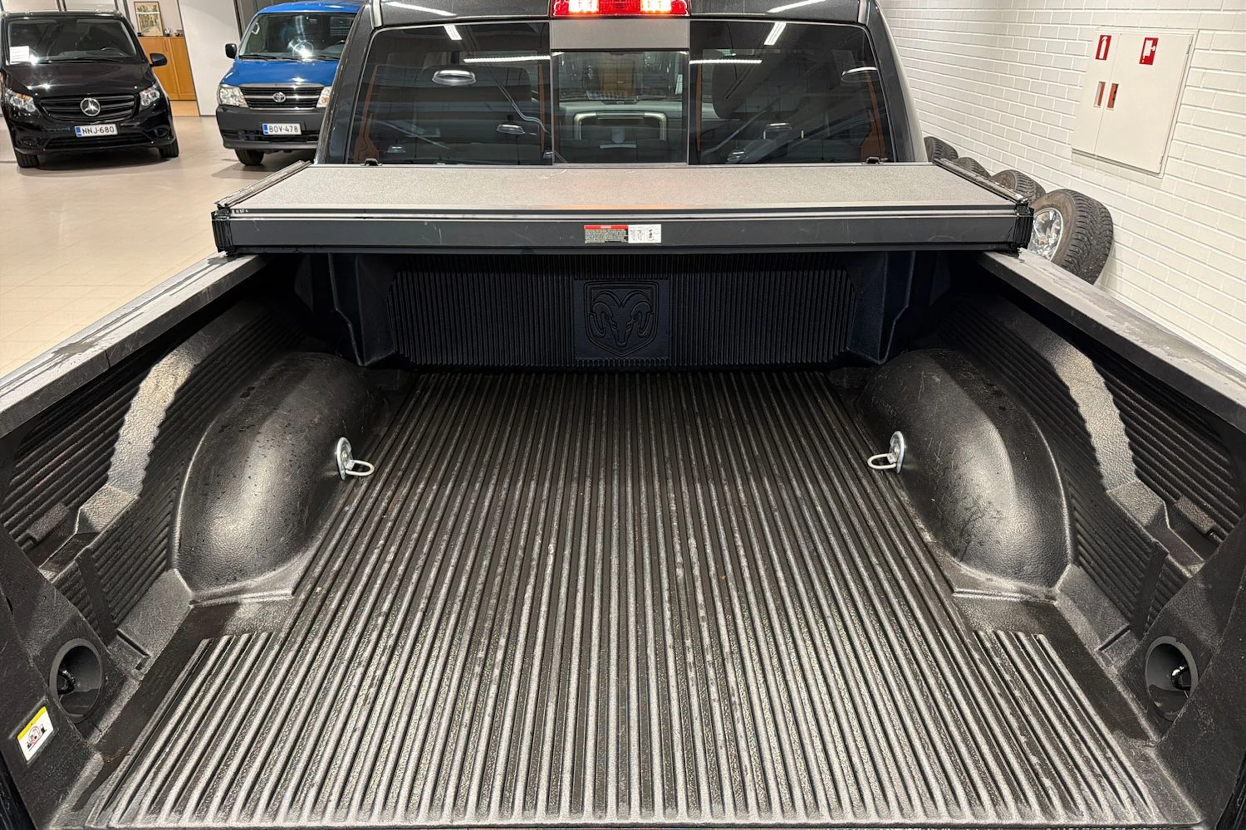 musta Dodge RAM 2019 kuva 37.