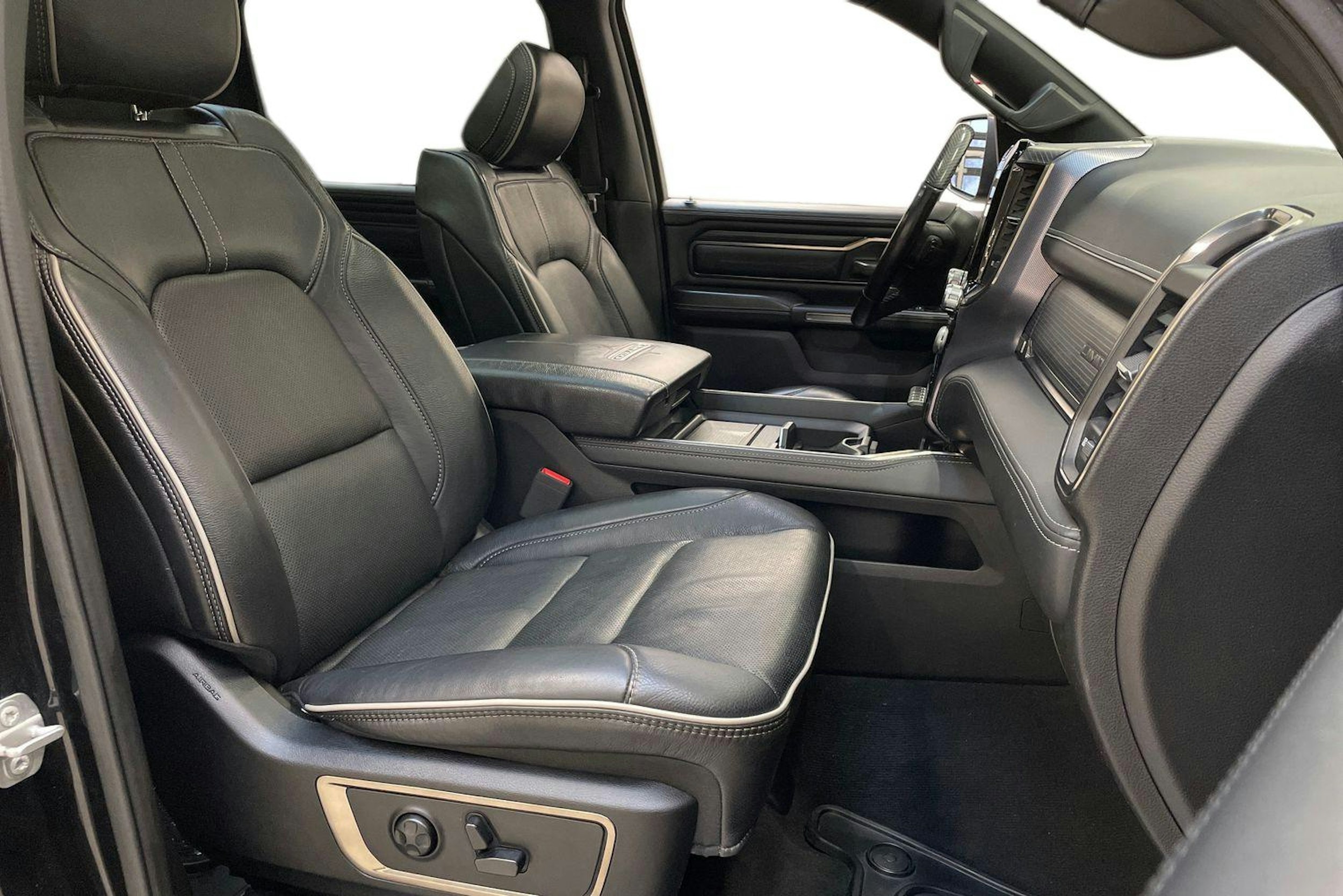 musta Dodge RAM 2019 kuva 10.