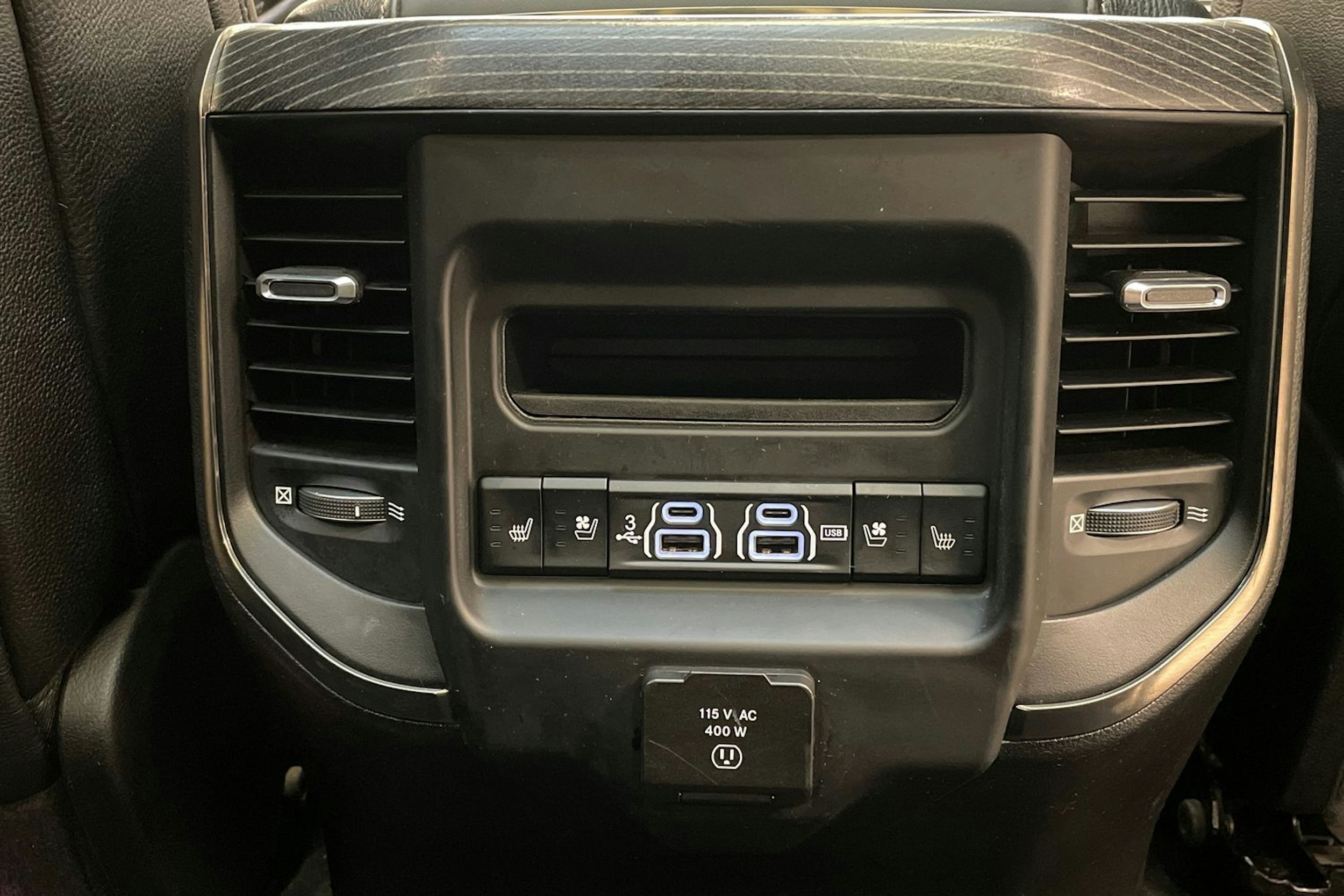 musta Dodge RAM 2019 kuva 14.