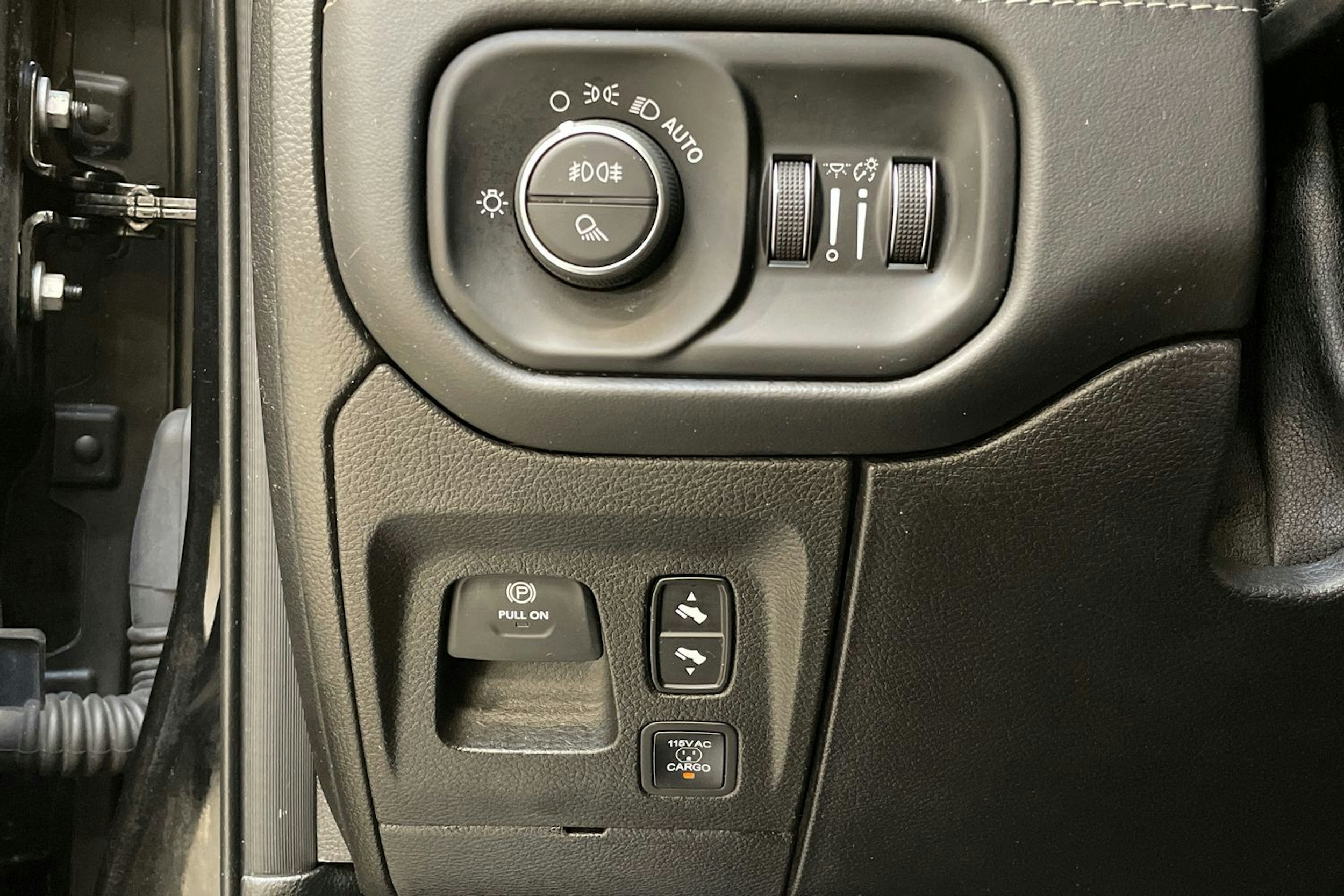 musta Dodge RAM 2019 kuva 17.