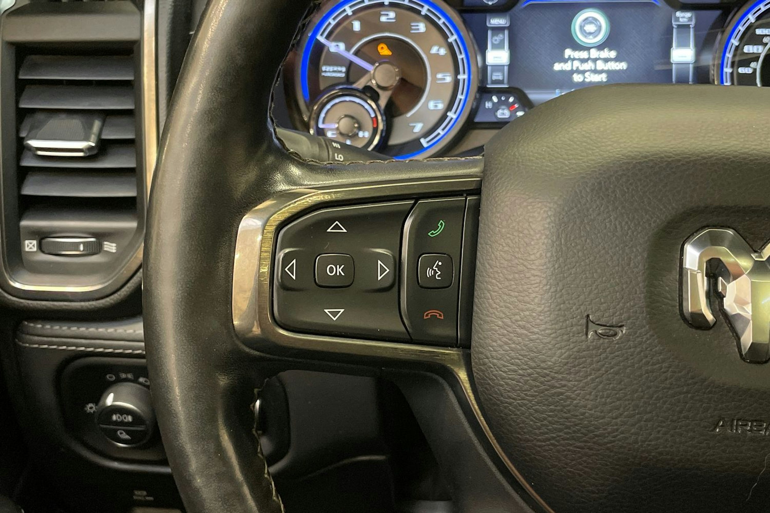 musta Dodge RAM 2019 kuva 19.