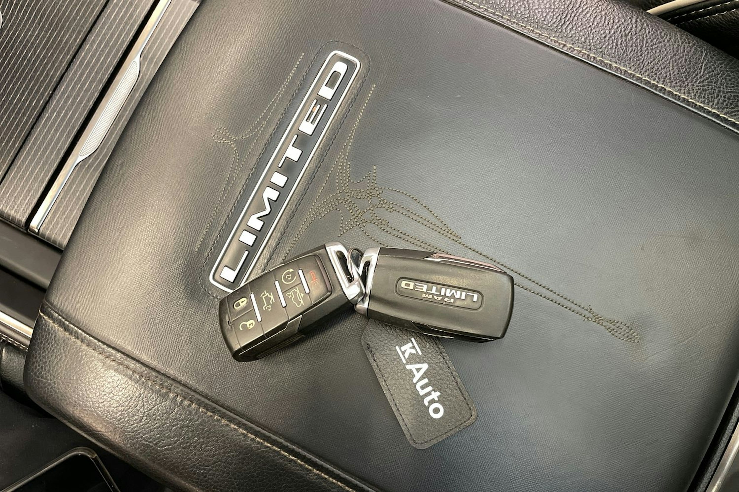 musta Dodge RAM 2019 kuva 25.