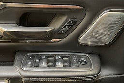 musta Dodge RAM 2019 kuva 28.