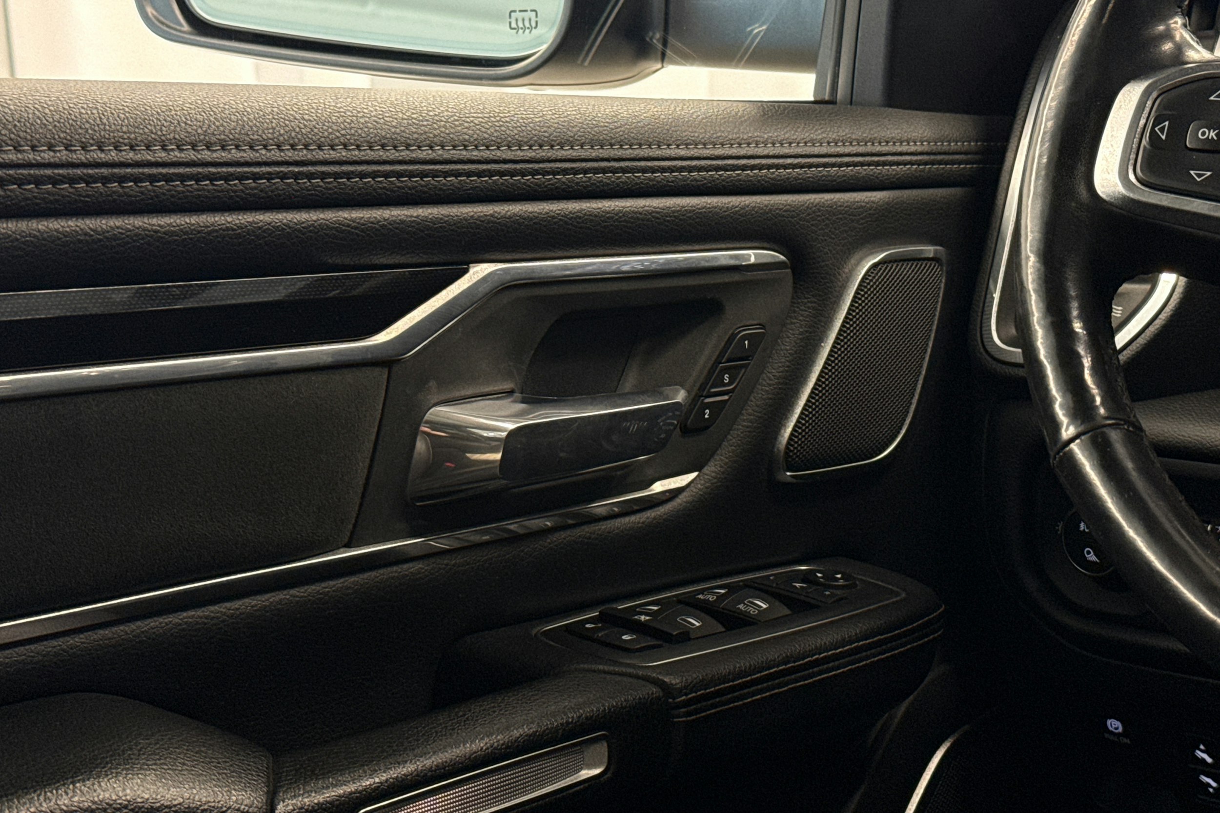 musta Dodge RAM 2019 kuva 23.