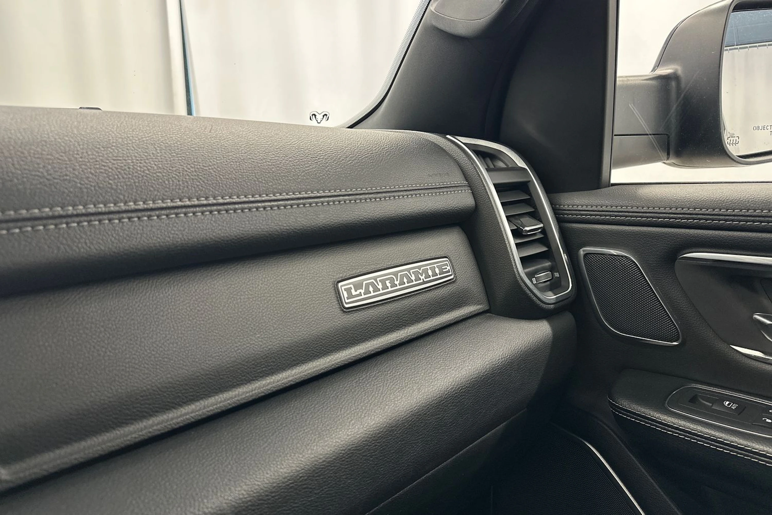 musta Dodge RAM 2019 kuva 28.