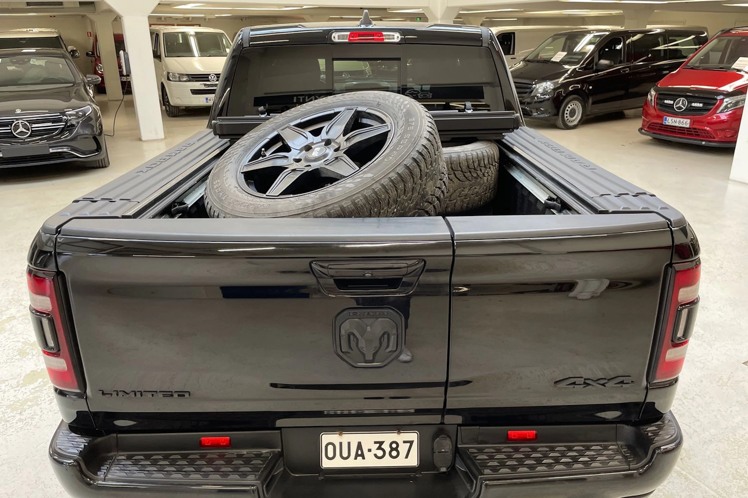 musta Dodge RAM 2020 kuva 13.