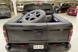 musta Dodge RAM 2020 kuva 13.