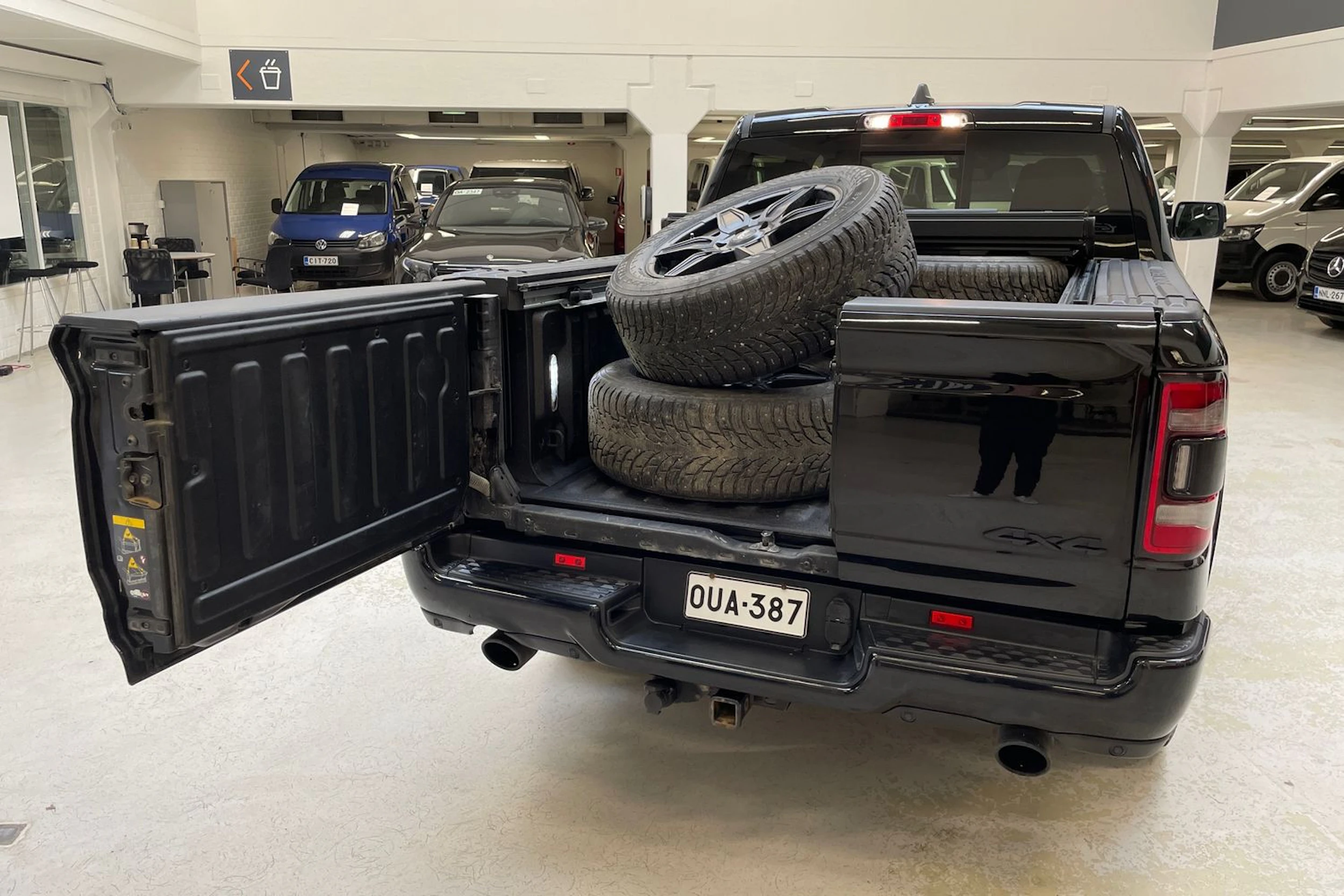 musta Dodge RAM 2020 kuva 15.