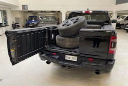 musta Dodge RAM 2020 kuva 15.