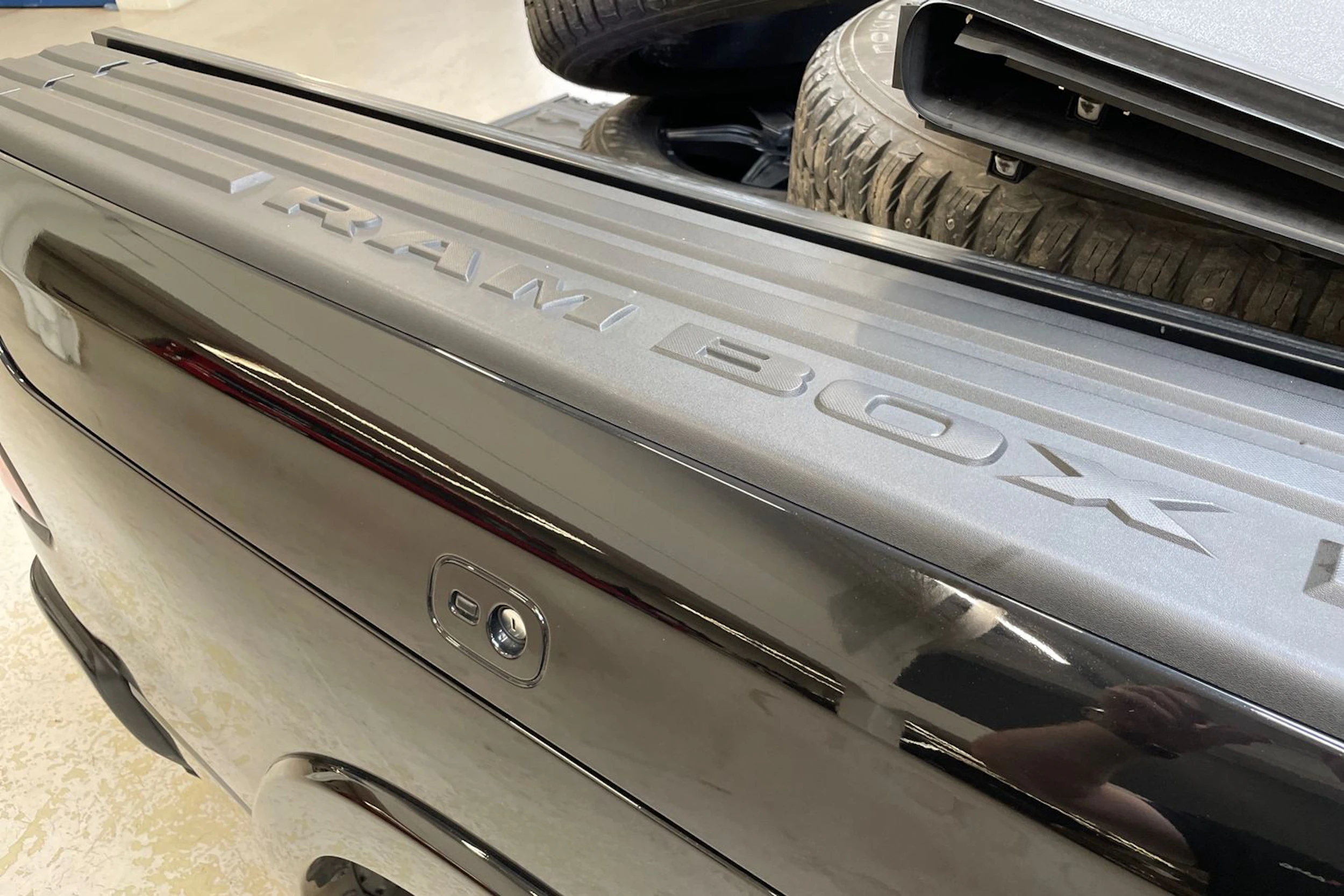 musta Dodge RAM 2020 kuva 19.