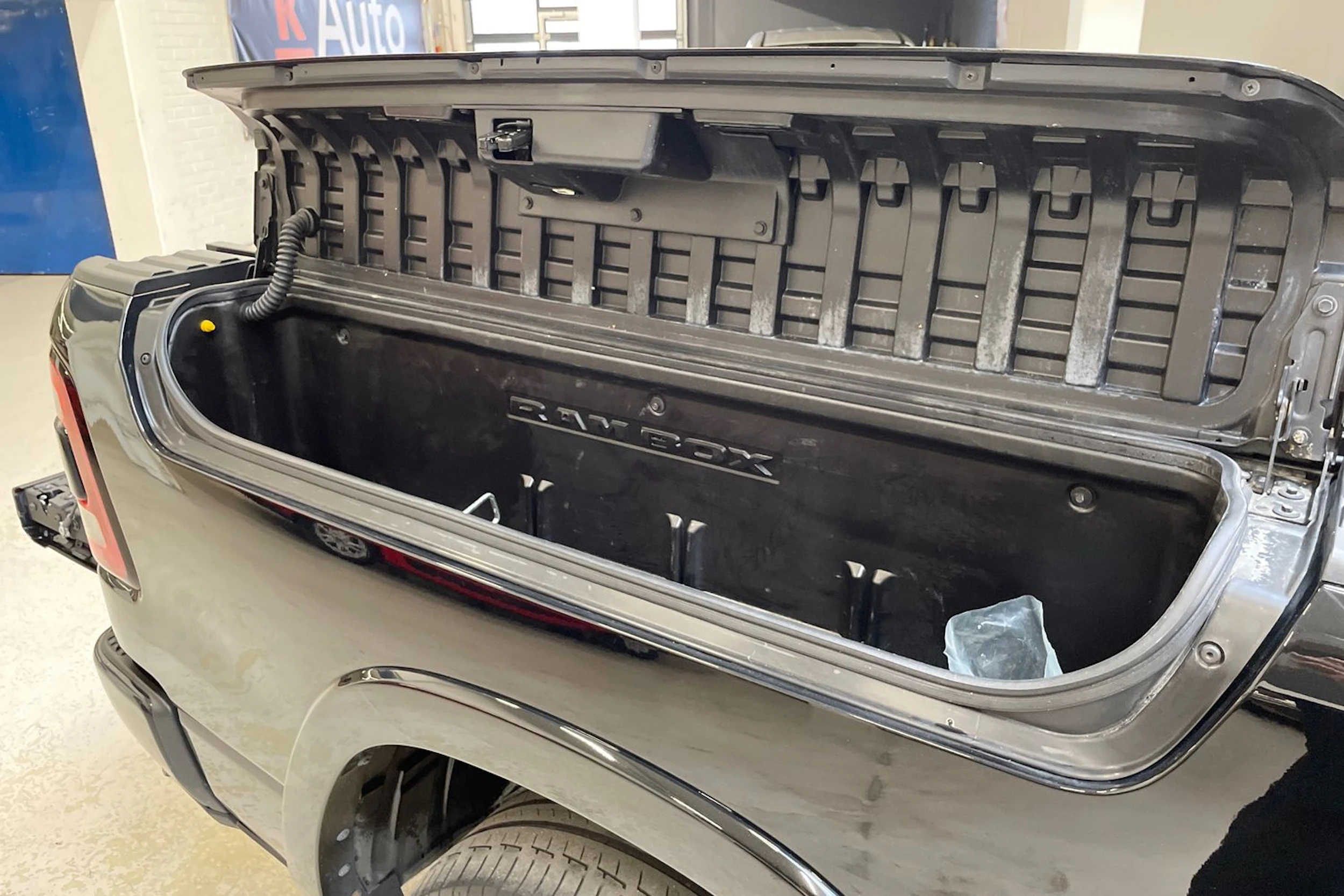 musta Dodge RAM 2020 kuva 20.