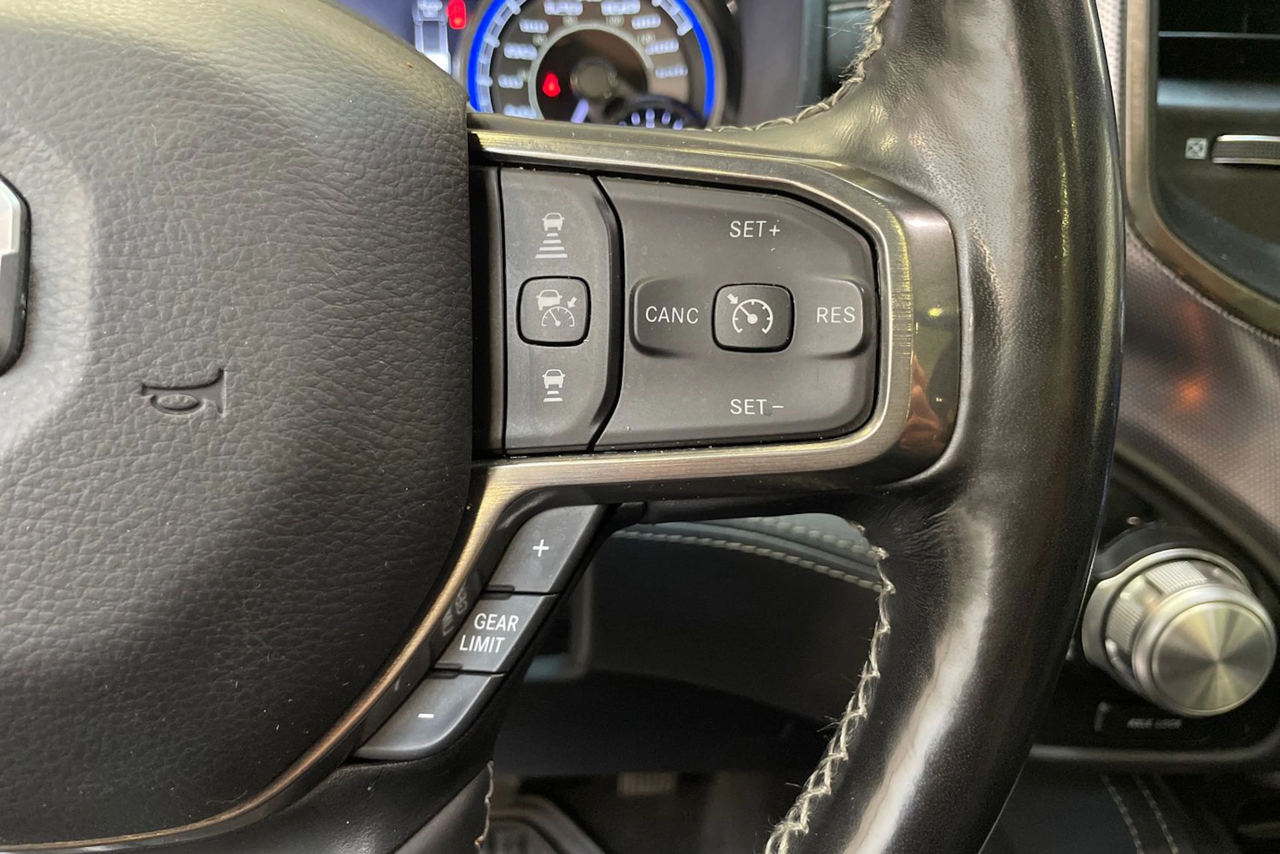 musta Dodge RAM 2020 kuva 24.