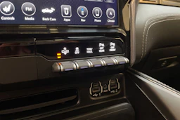 musta Dodge RAM 2020 kuva 32.