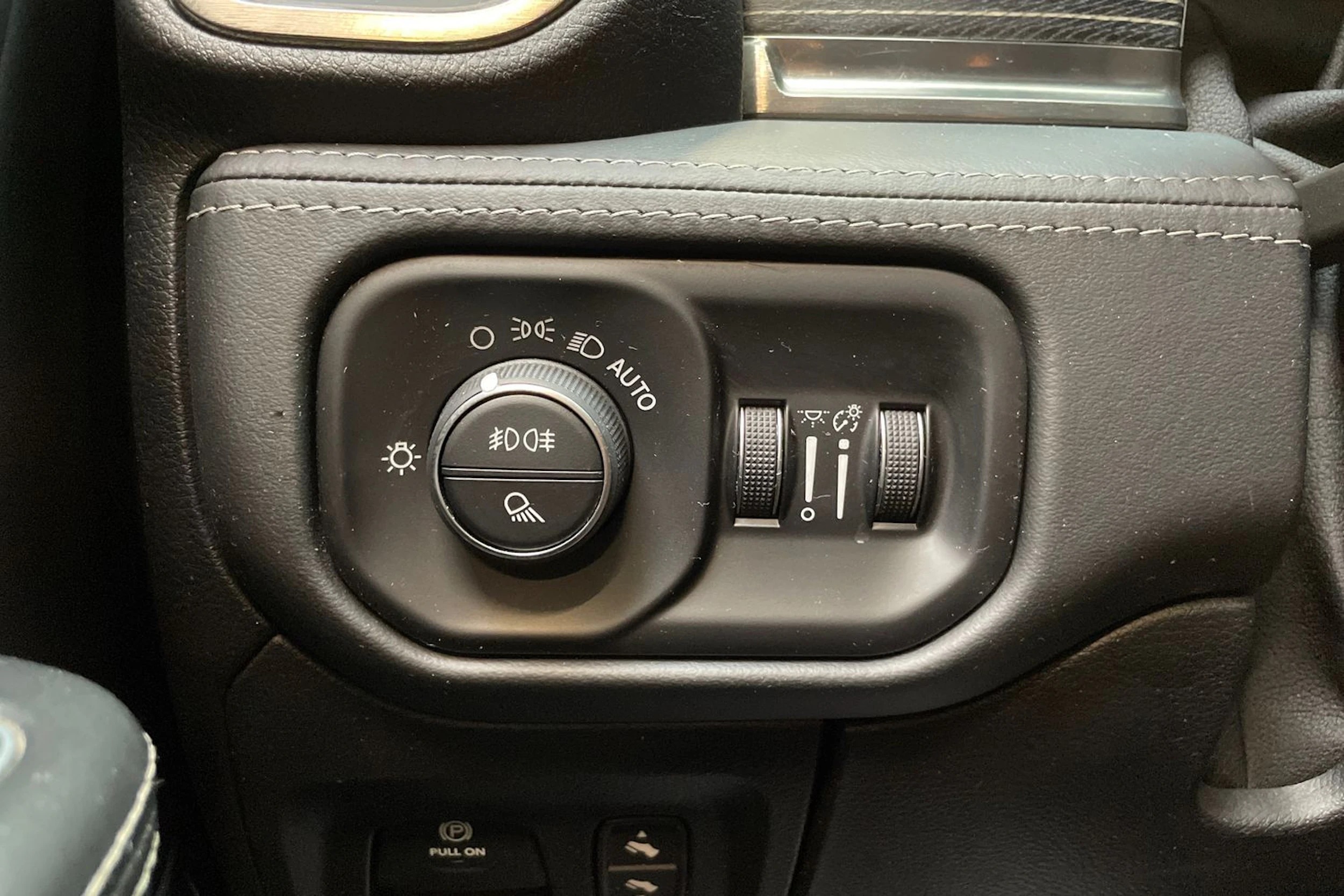 musta Dodge RAM 2020 kuva 34.