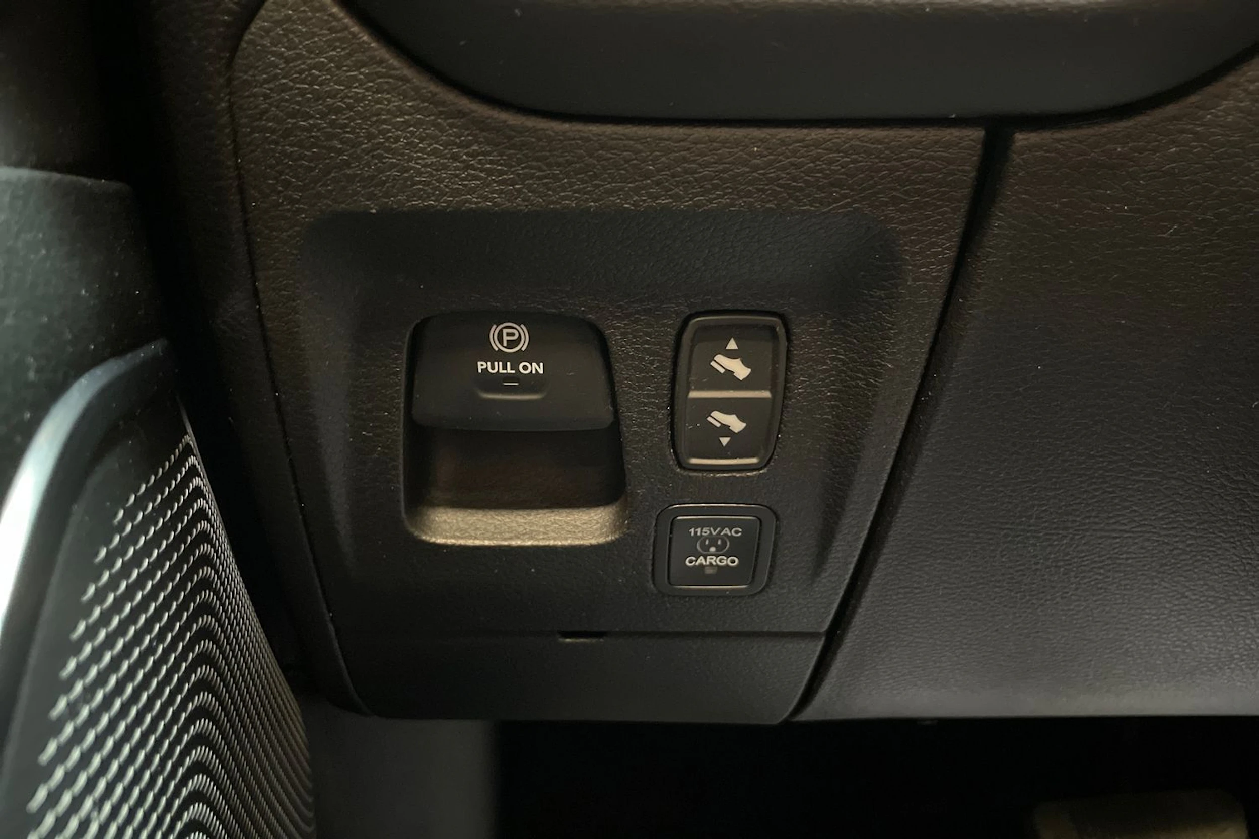 musta Dodge RAM 2020 kuva 35.