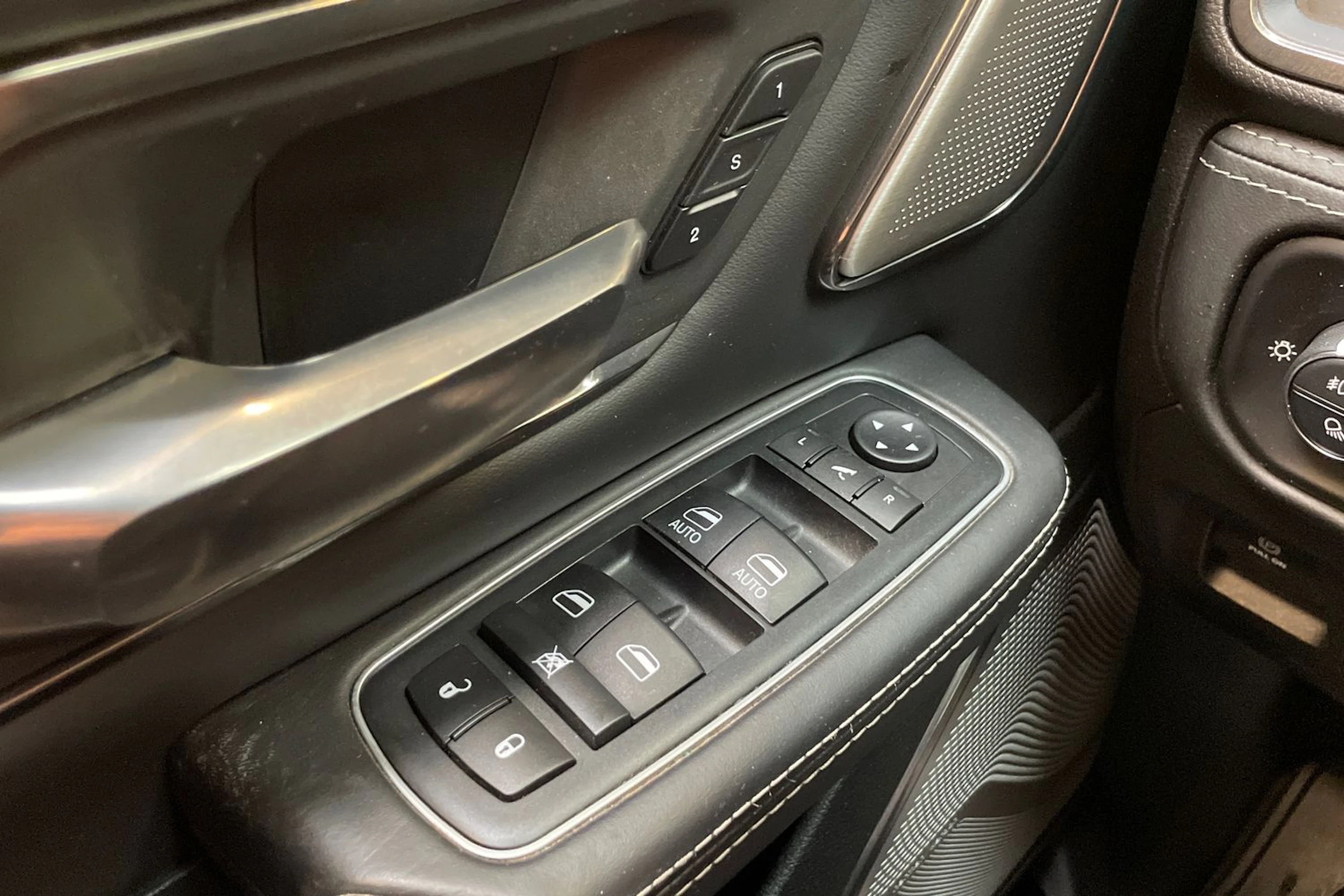 musta Dodge RAM 2020 kuva 36.