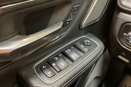 musta Dodge RAM 2020 kuva 36.