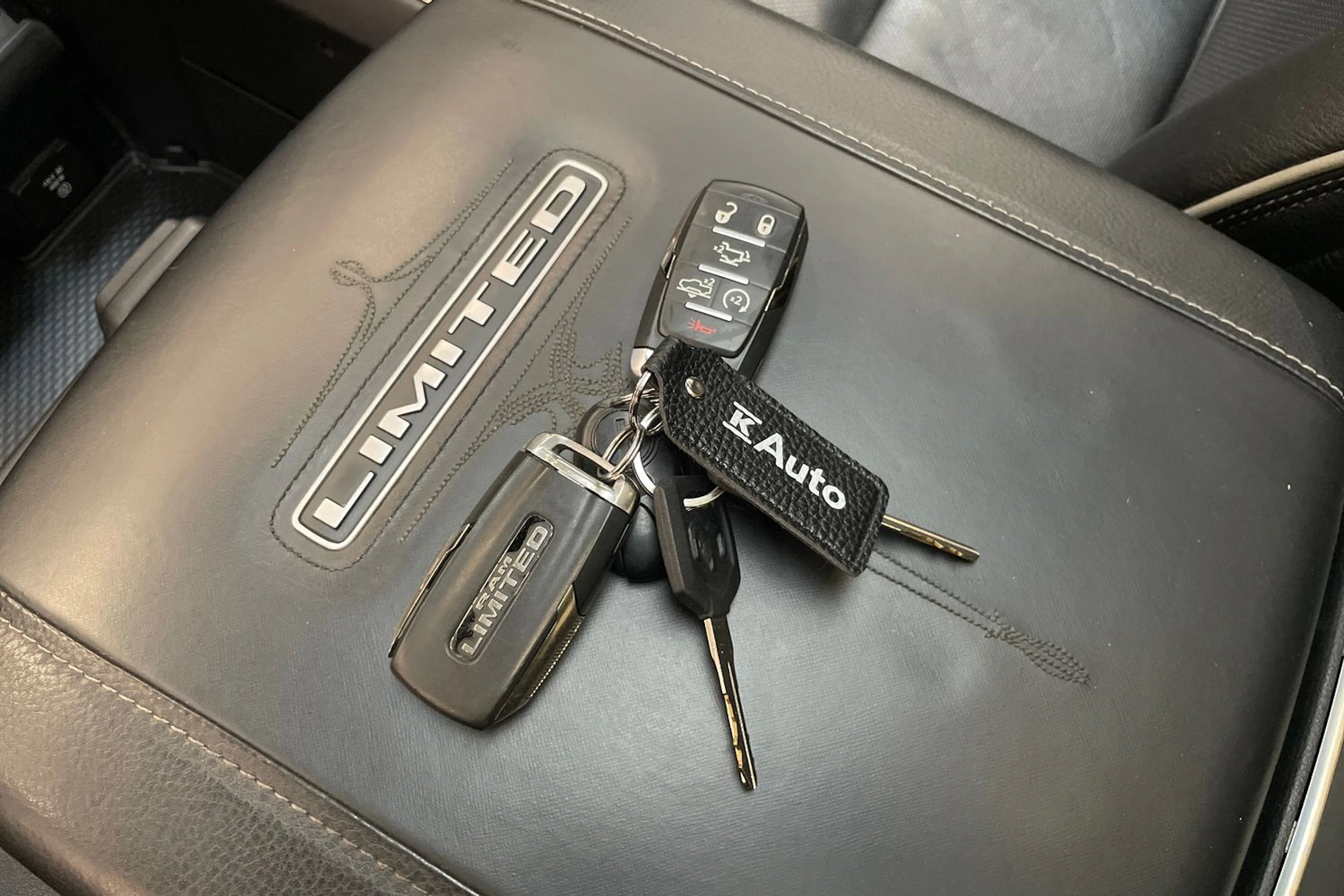 musta Dodge RAM 2020 kuva 40.