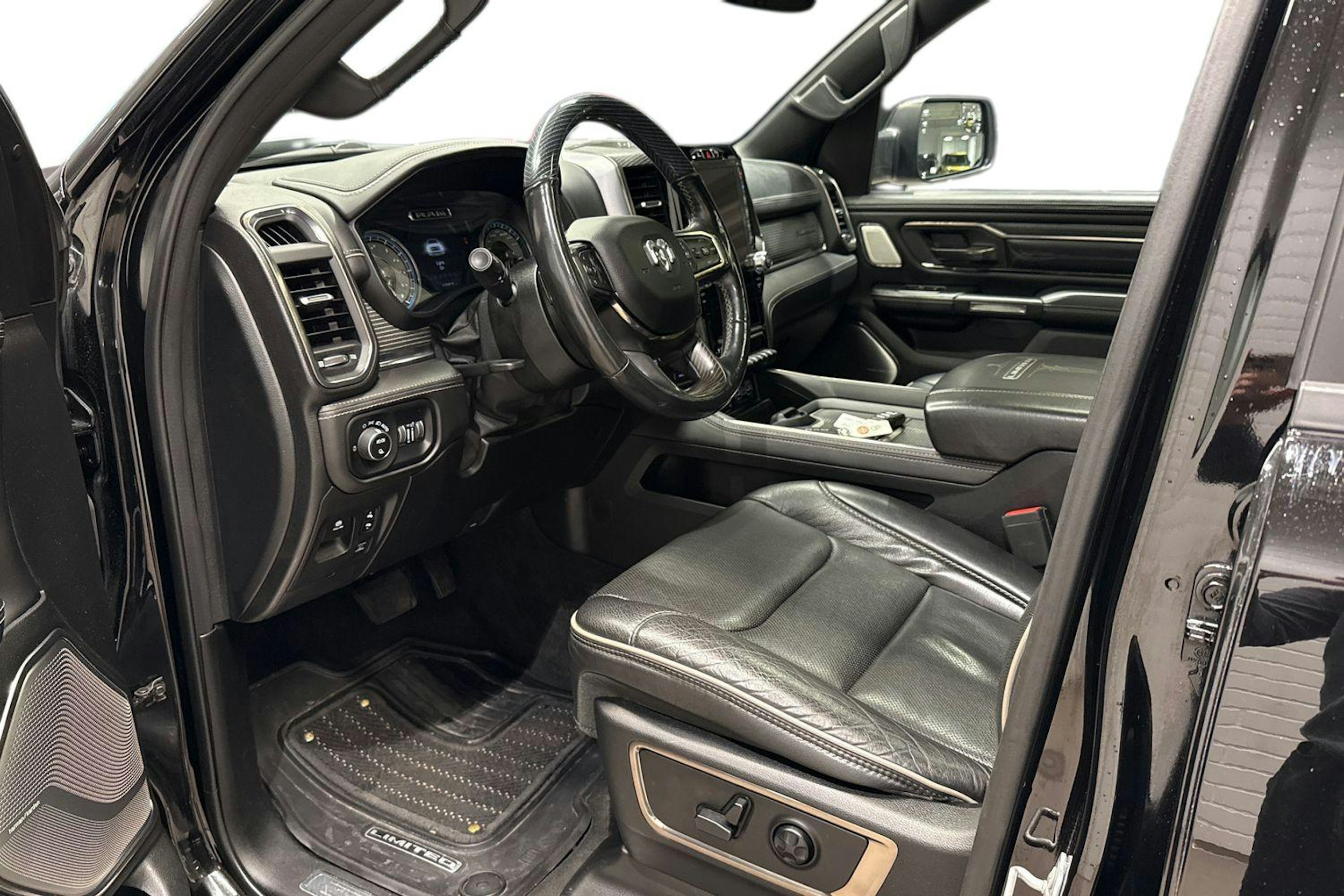 musta Dodge RAM 2020 kuva 6.