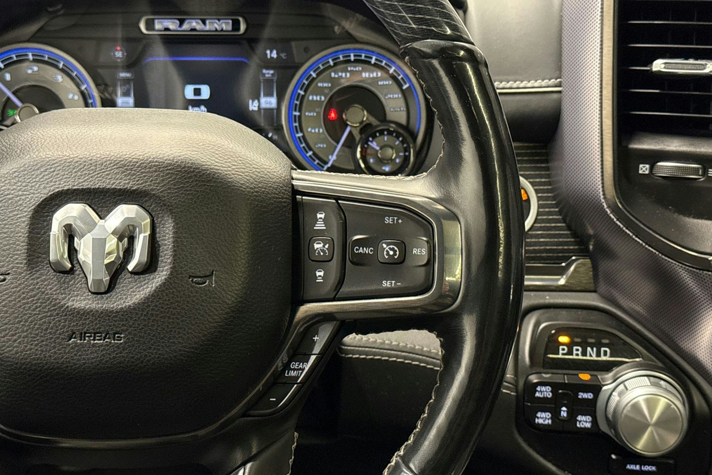 musta Dodge RAM 2020 kuva 17.