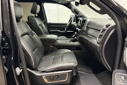 musta Dodge RAM 2020 kuva 20.