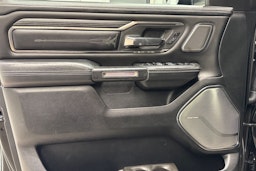 musta Dodge RAM 2020 kuva 22.