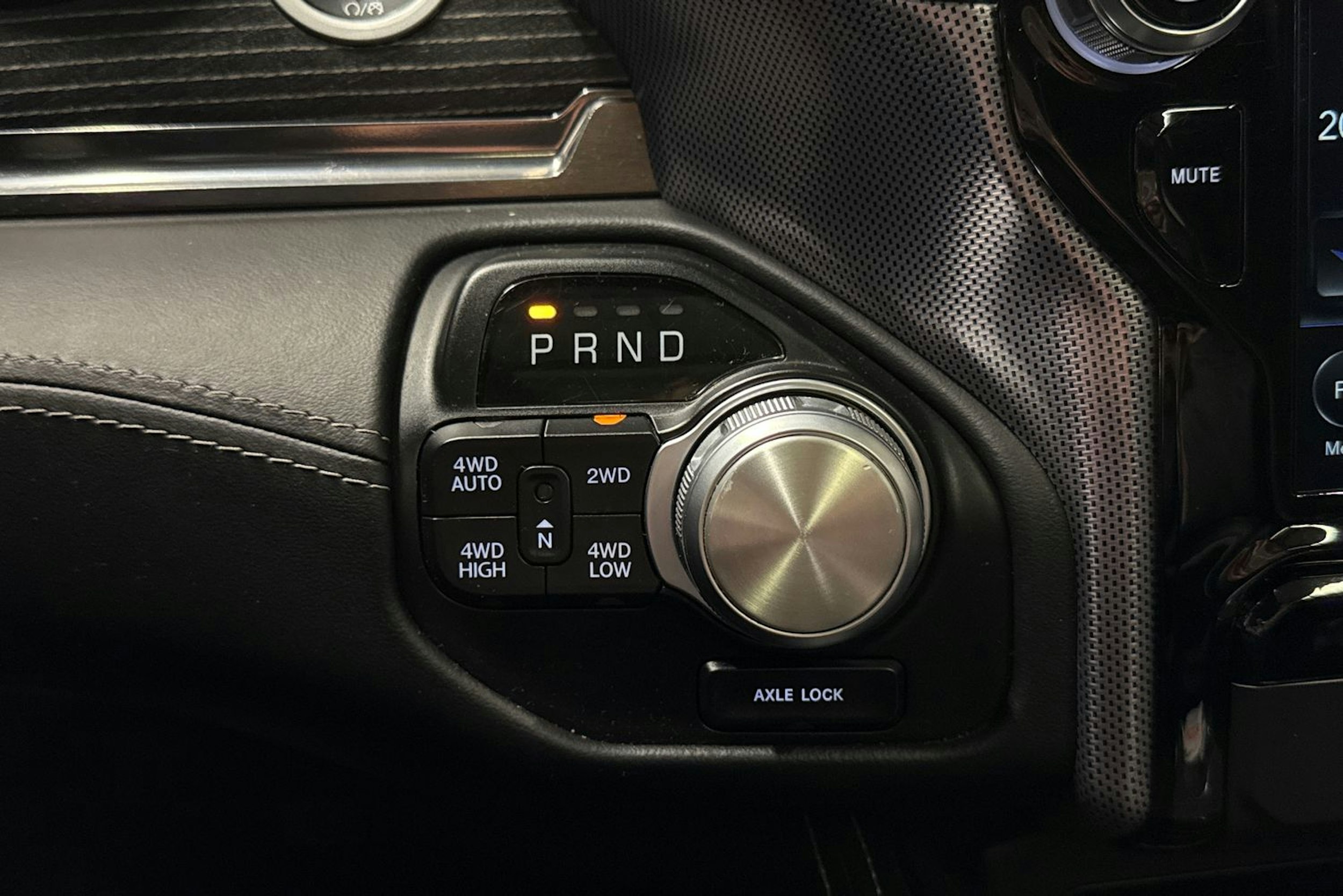 musta Dodge RAM 2020 kuva 27.