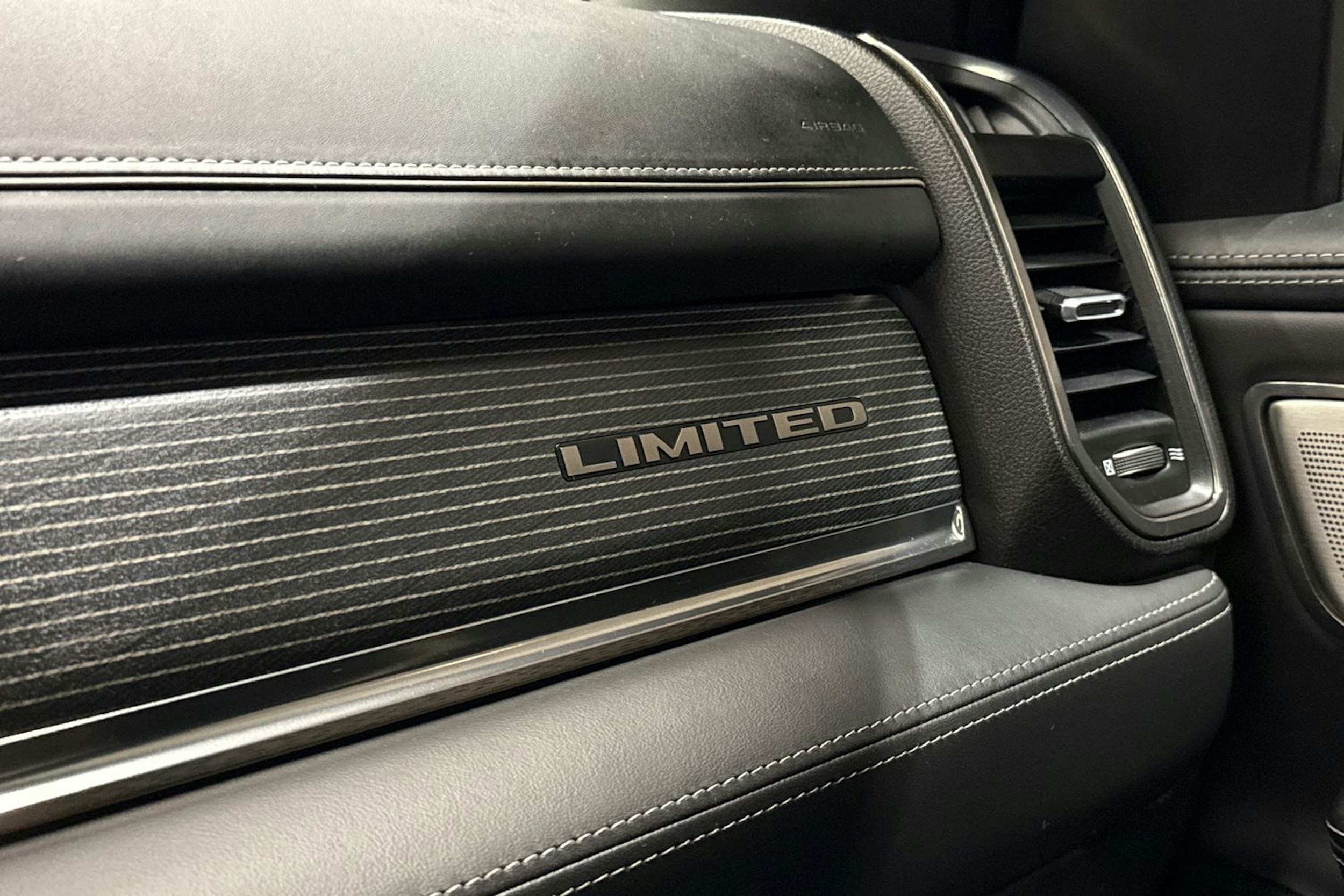 musta Dodge RAM 2020 kuva 31.