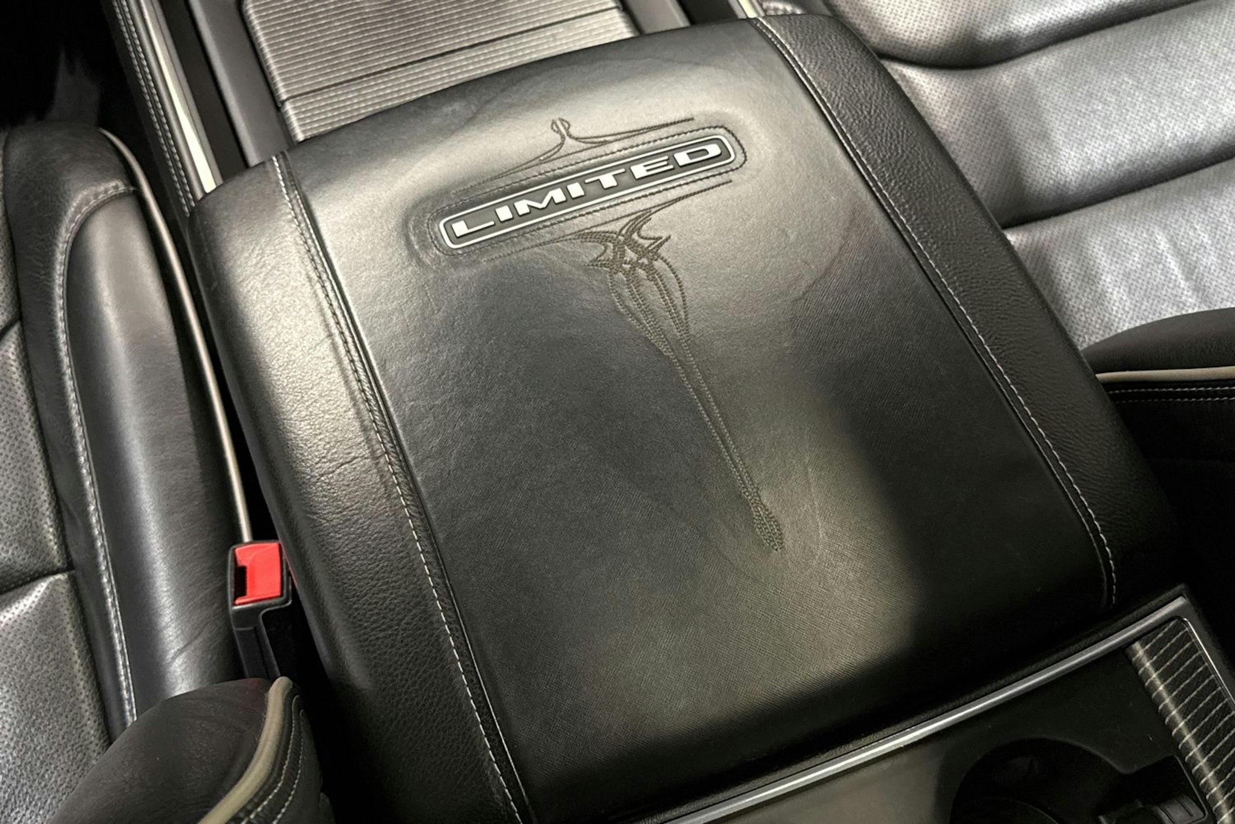 musta Dodge RAM 2020 kuva 32.