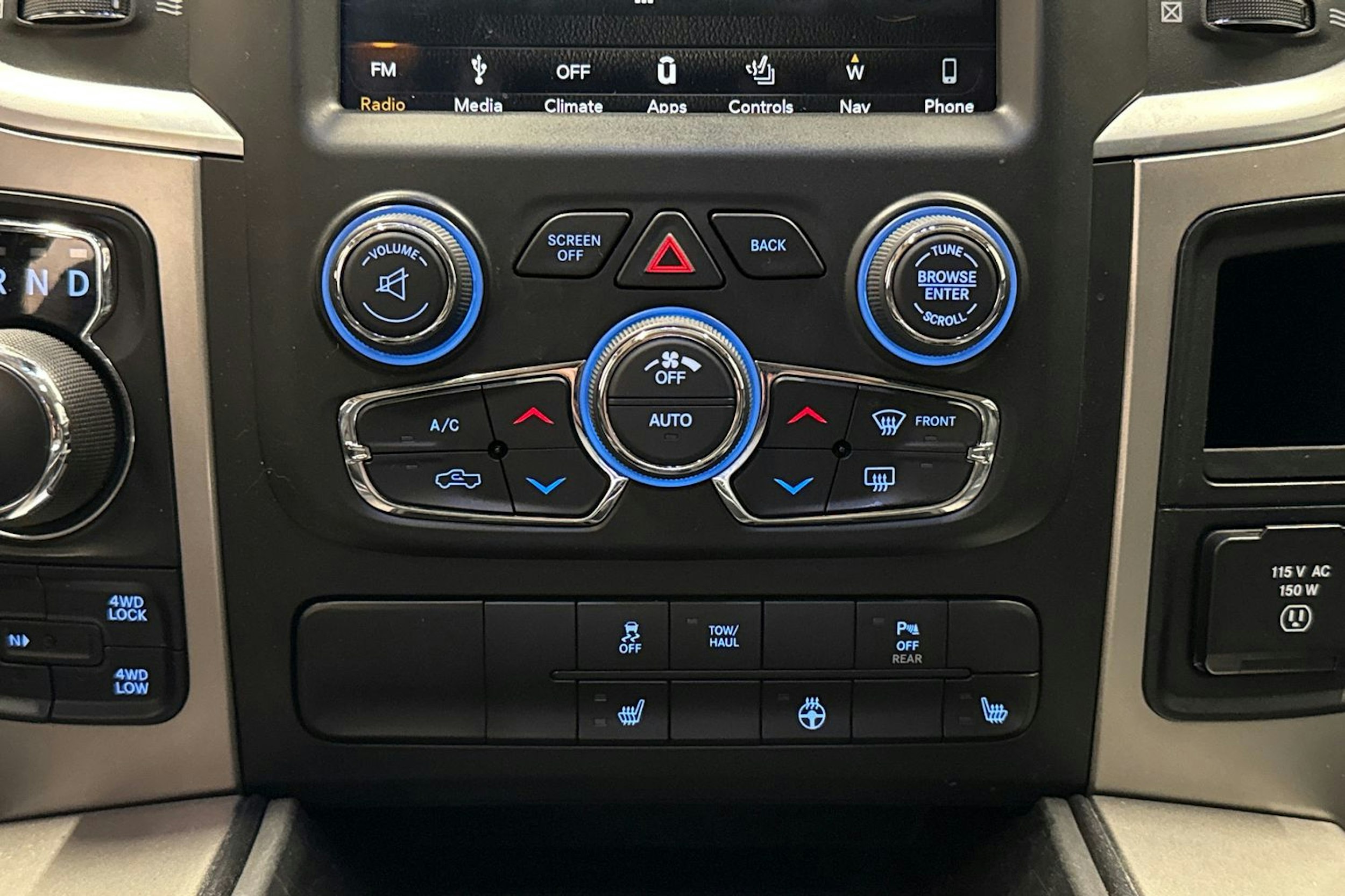 musta Dodge RAM 2020 kuva 17.